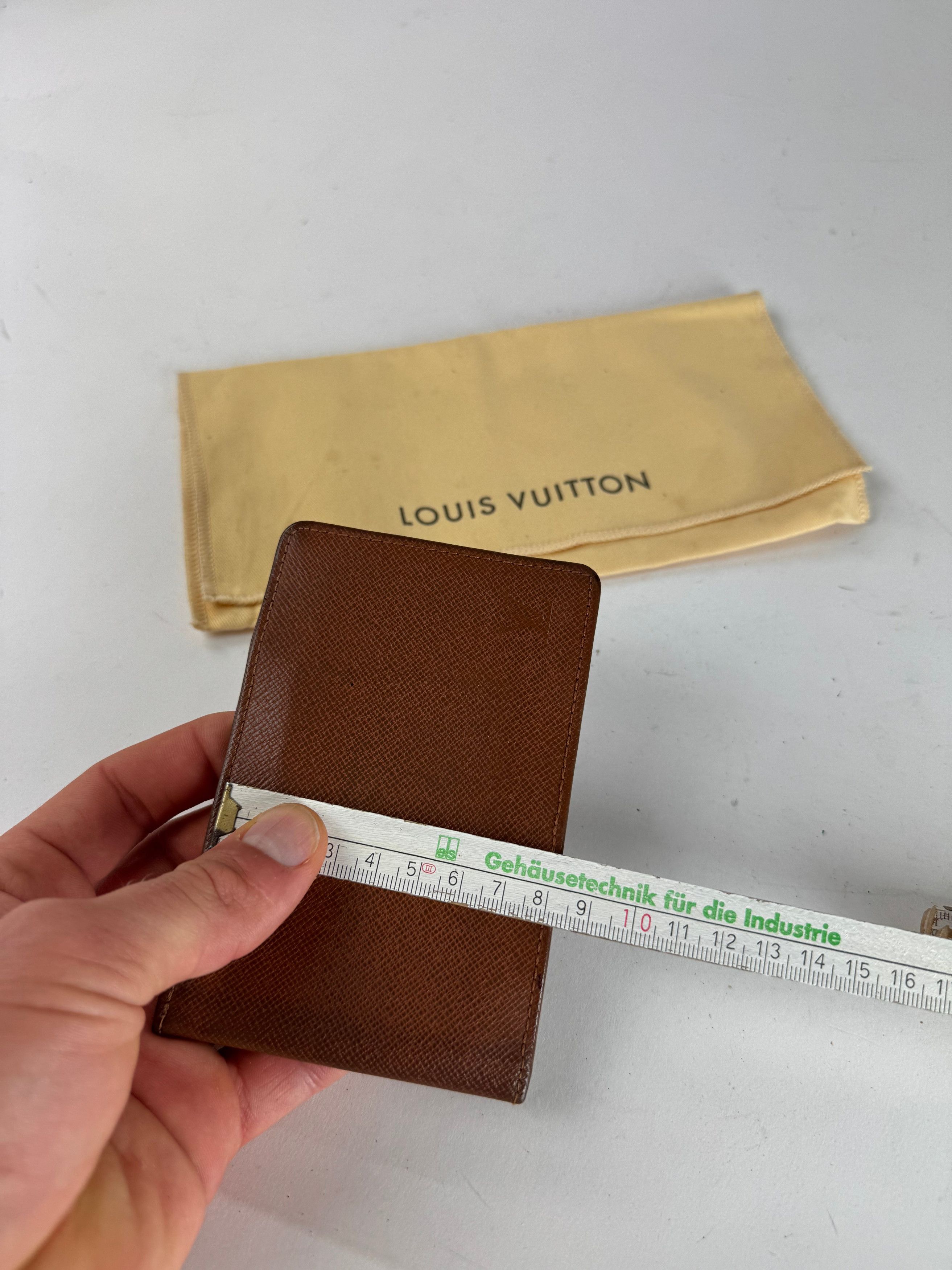 Louis Vuitton Vintage Taiga Leather Card Holder Brown Size ONE SIZE - 3 Thumbnail