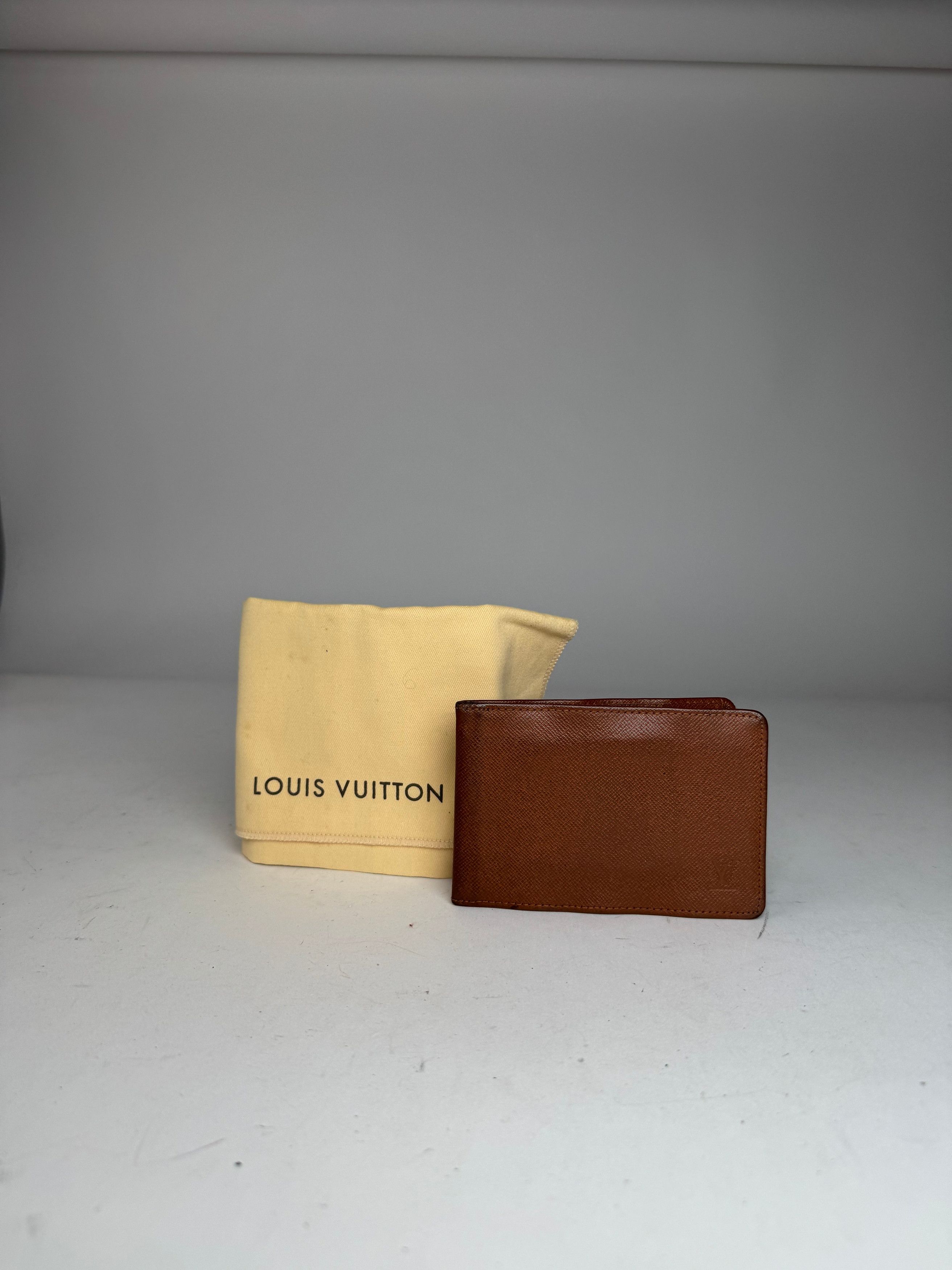 Louis Vuitton Vintage Taiga Leather Card Holder Brown Size ONE SIZE - 10 Thumbnail