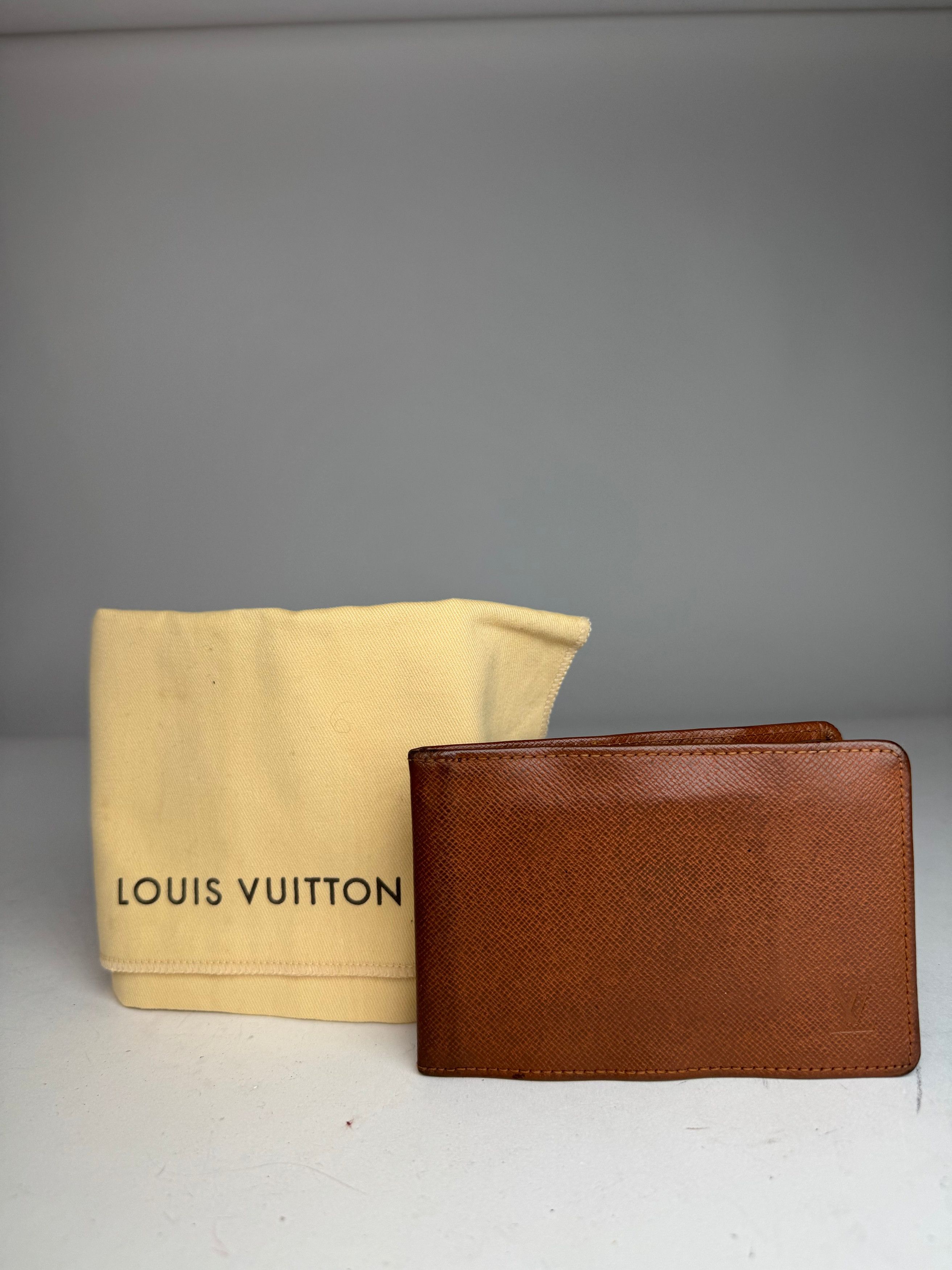Louis Vuitton Vintage Taiga Leather Card Holder Brown Size ONE SIZE - 7 Thumbnail