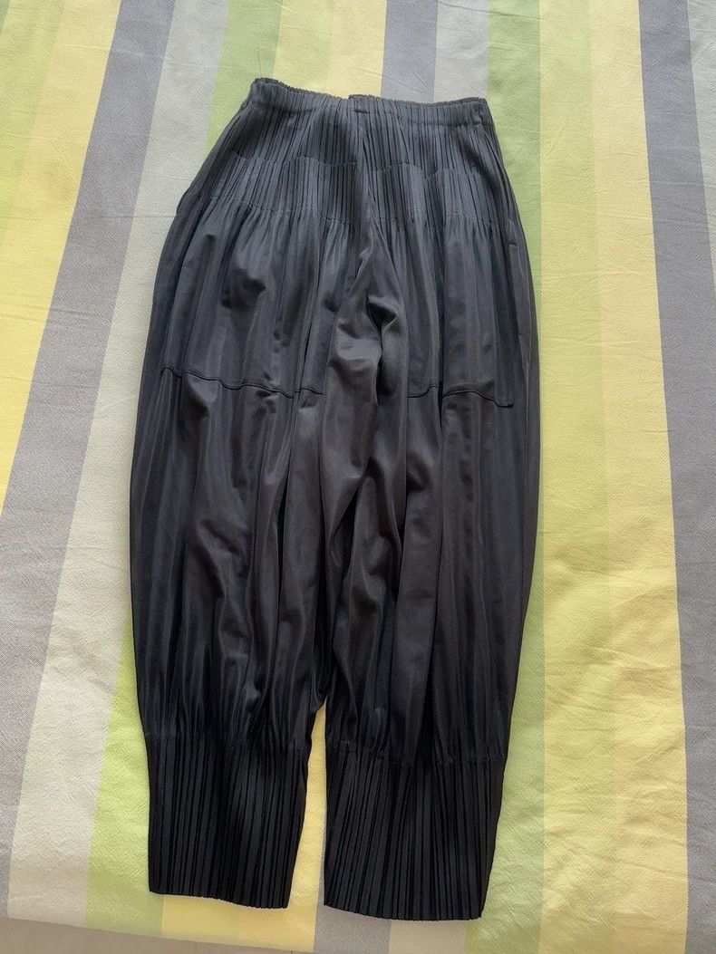 Issey Miyake Issey Miyake Pleated lamp pants Black S - dmc Size US 30 / EU 46 - 4 Thumbnail