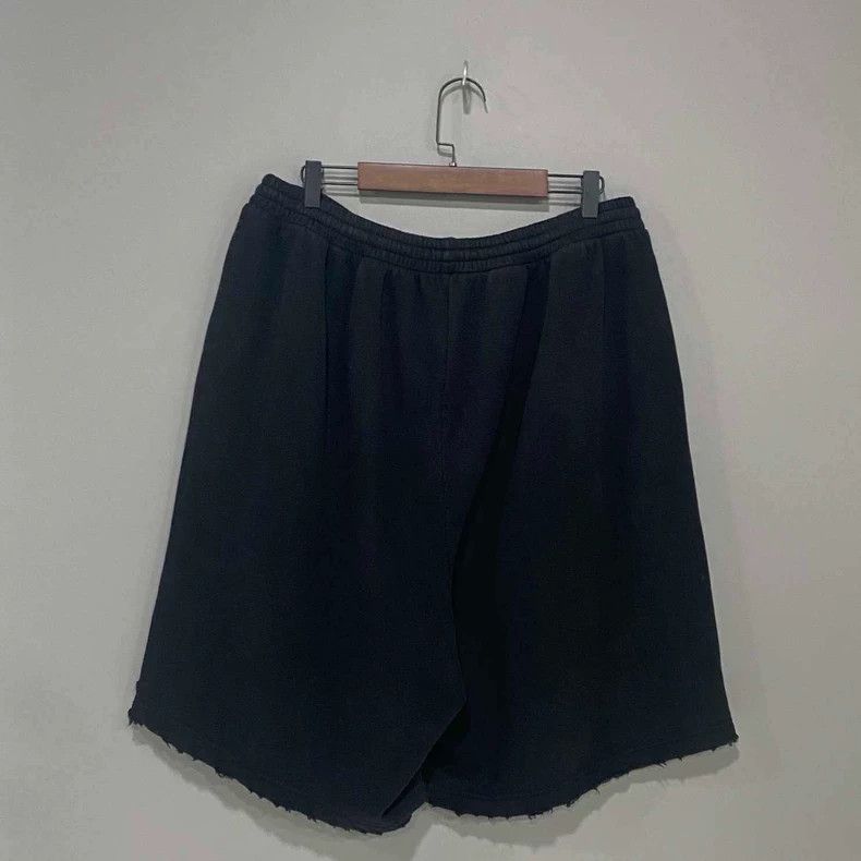 Balenciaga Balenciaga Embroidered Distressed Shorts - dmc Size US 30 / EU 46 - 3 Thumbnail