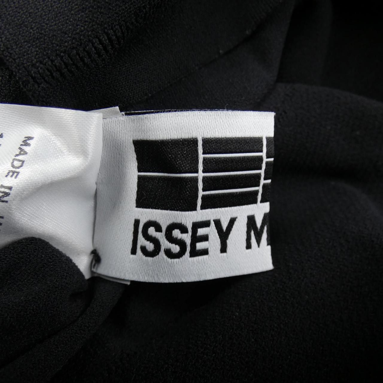 Issey Miyake Issey Miyake 132 5.ISSEY MIYAKE IL51KK704 Top Others Tops IL51KK704 DUTY FREE for USA Size ONE SIZE - 4 Thumbnail