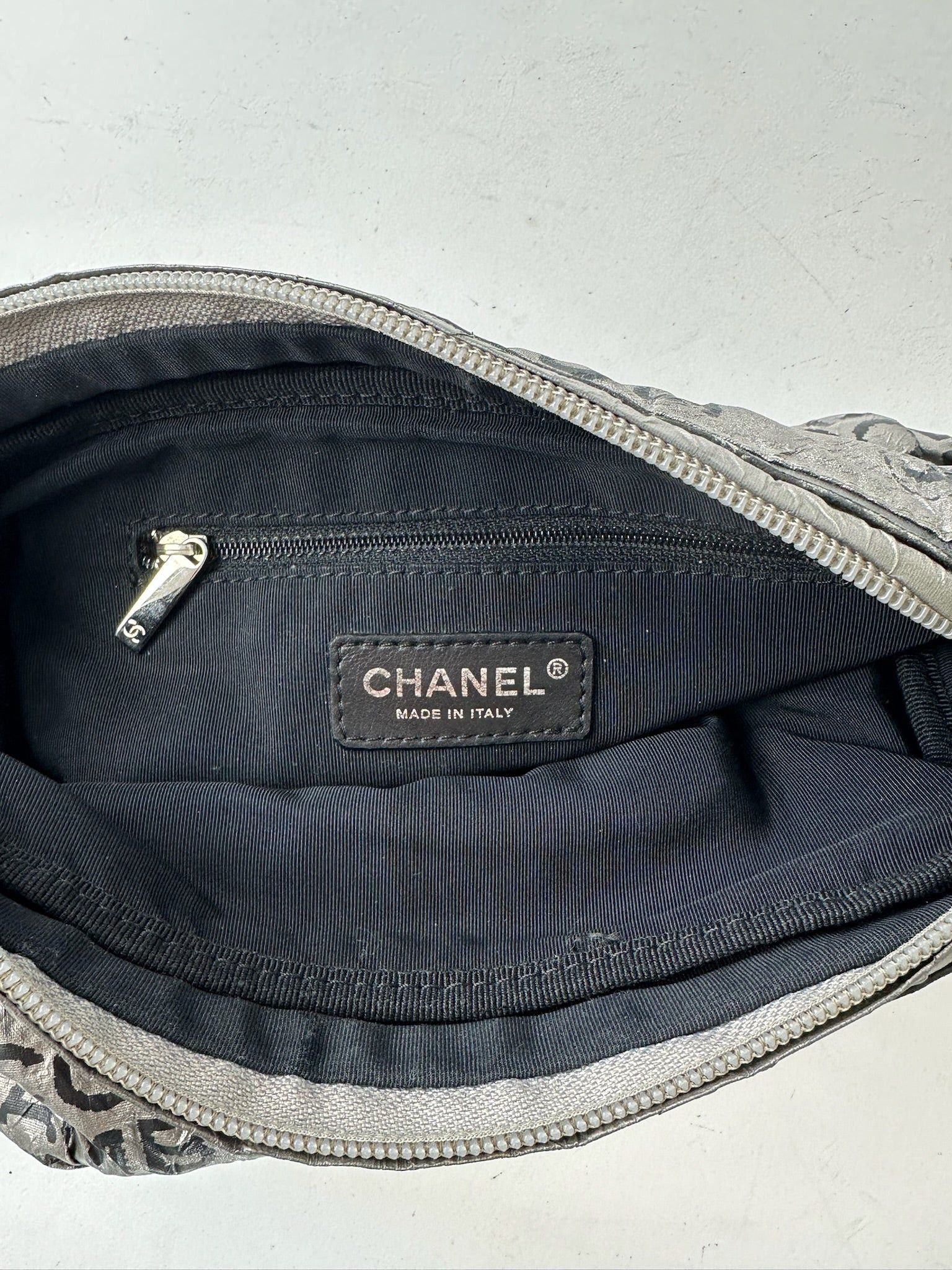 Chanel Vintage Momogram Shoulder Bag Silver Black Size ONE SIZE - 4 Thumbnail