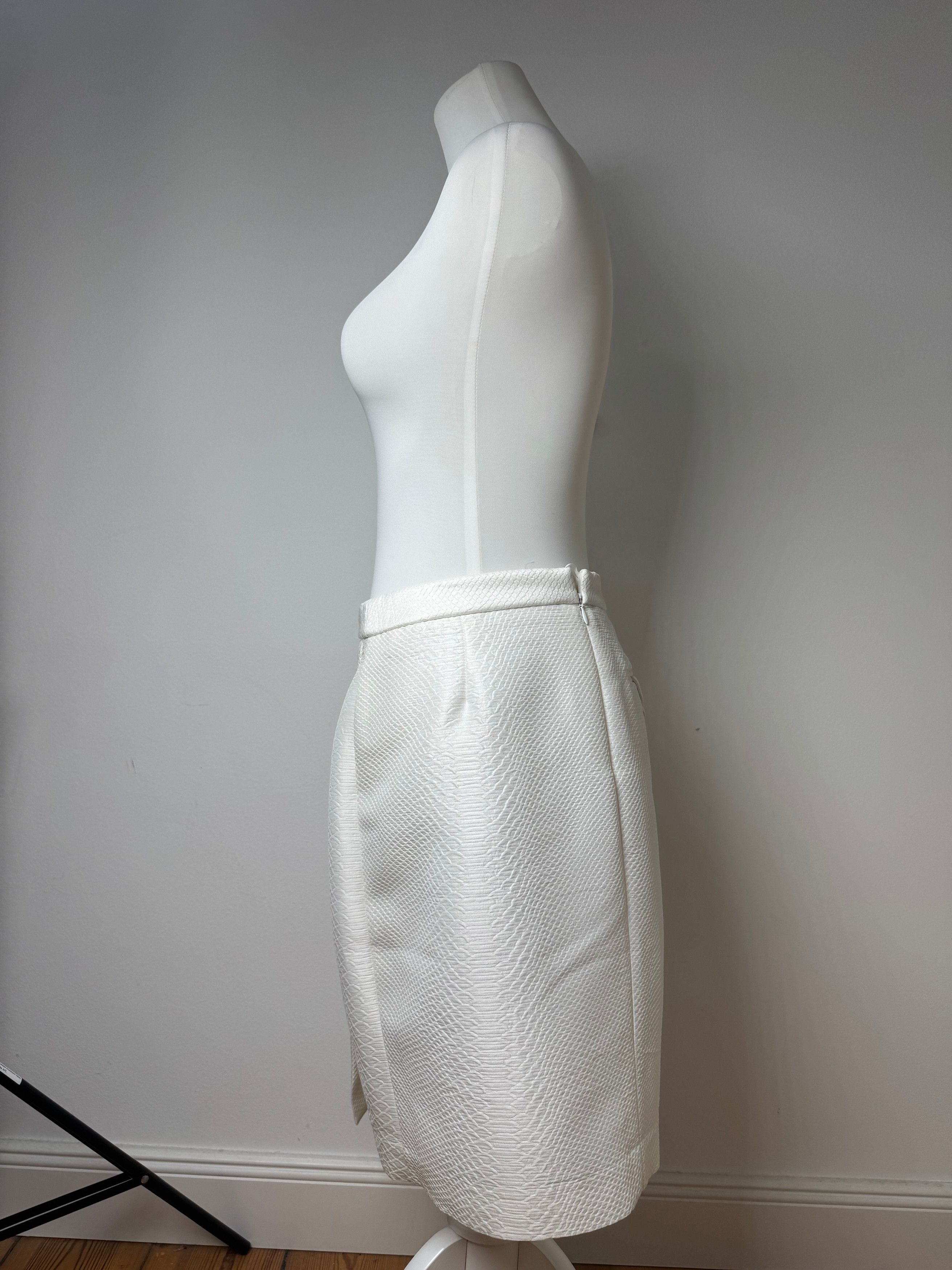 Giorgio Armani Vintage Armani Snake Skirt White Size 27" / US 4 / IT 40 - 2 Thumbnail