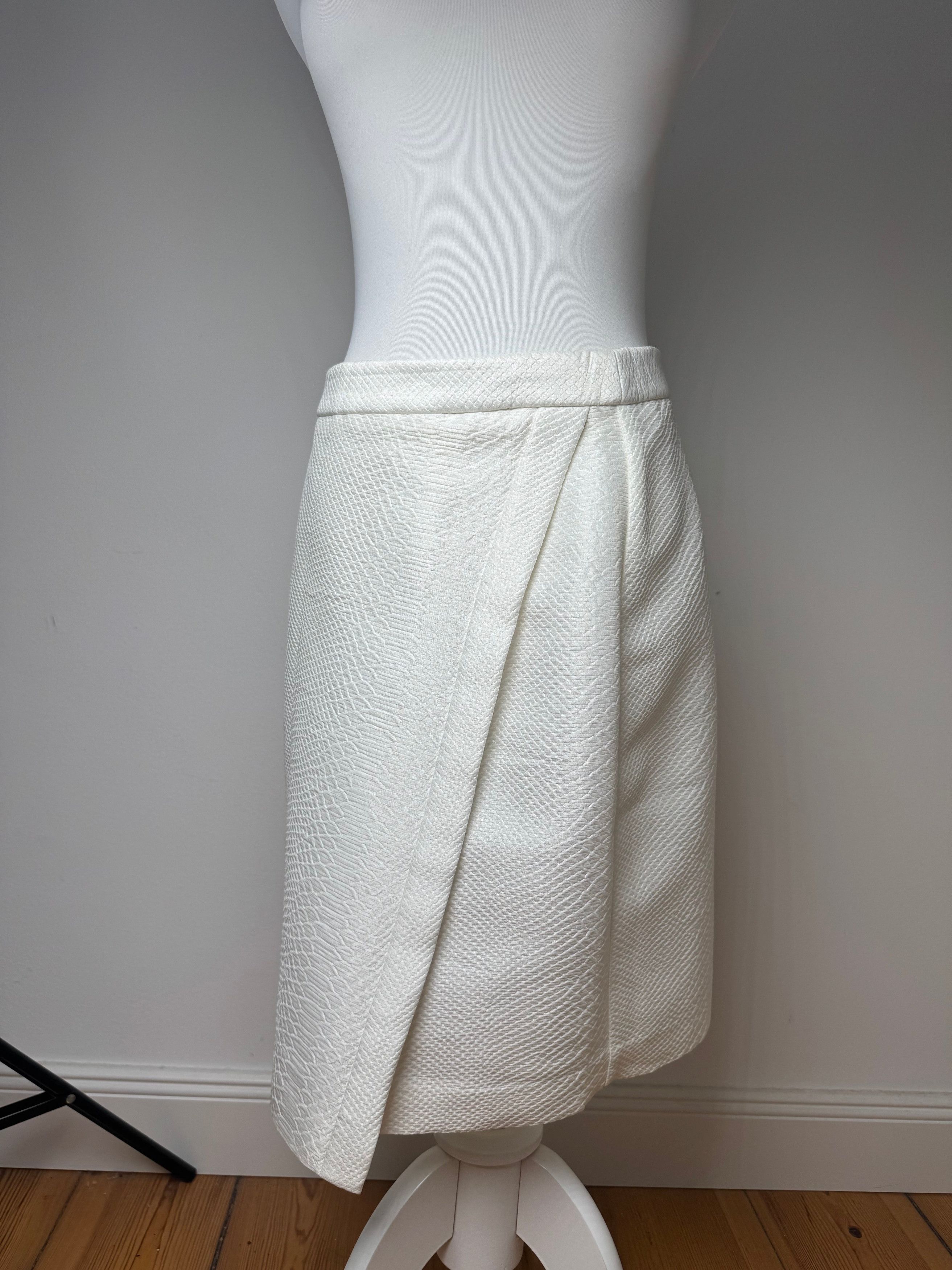 Giorgio Armani Vintage Armani Snake Skirt White Size 27" / US 4 / IT 40 - 7 Thumbnail
