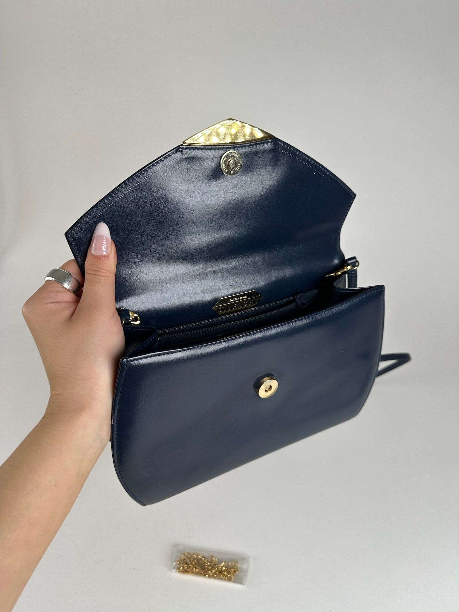 Givenchy Vintage 4G Leather Bag Navy Size ONE SIZE - 8 Thumbnail