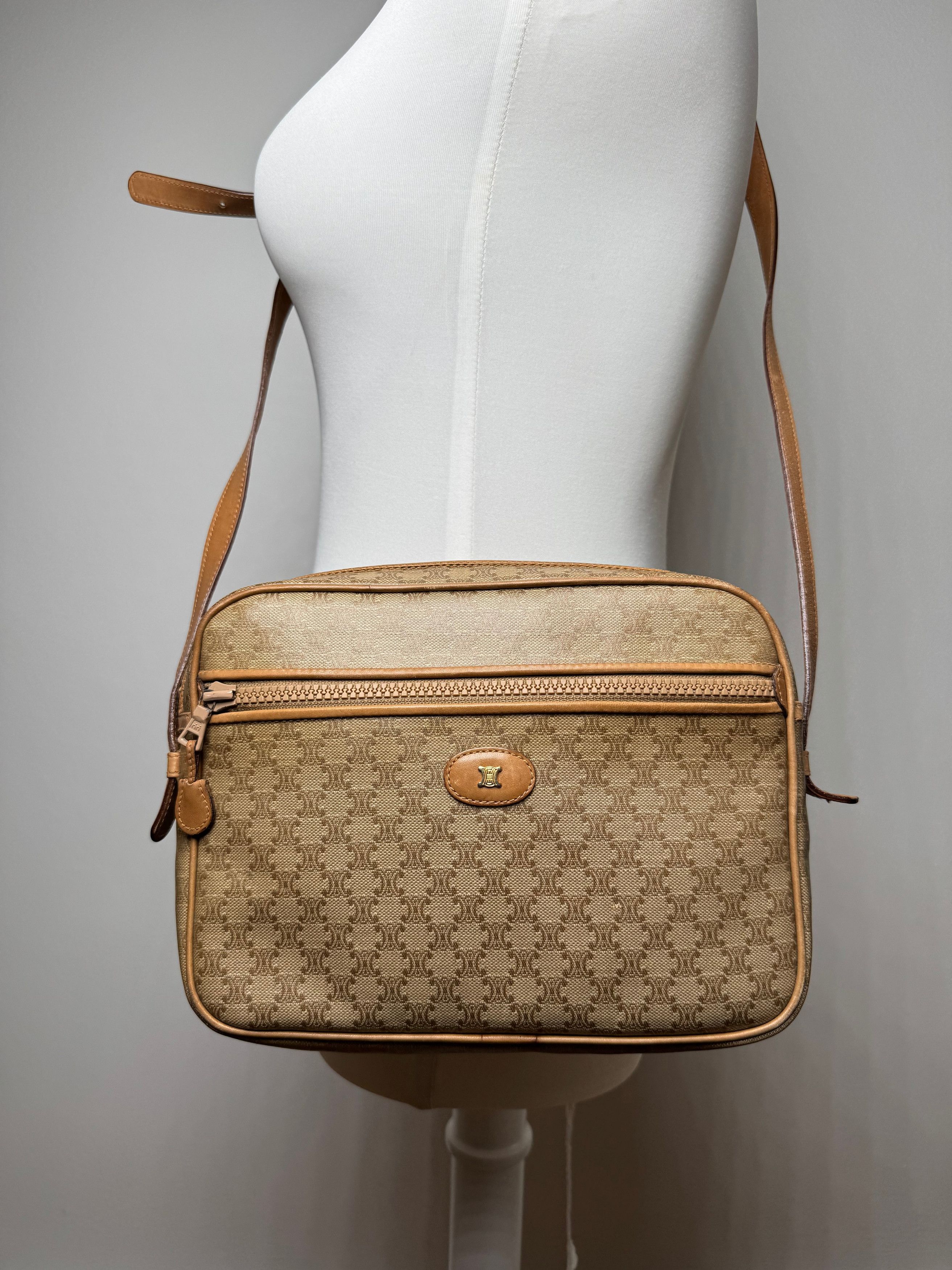 Celine Vintage Monogram Leather Triomphe Bag beige Size ONE SIZE - 14 Thumbnail