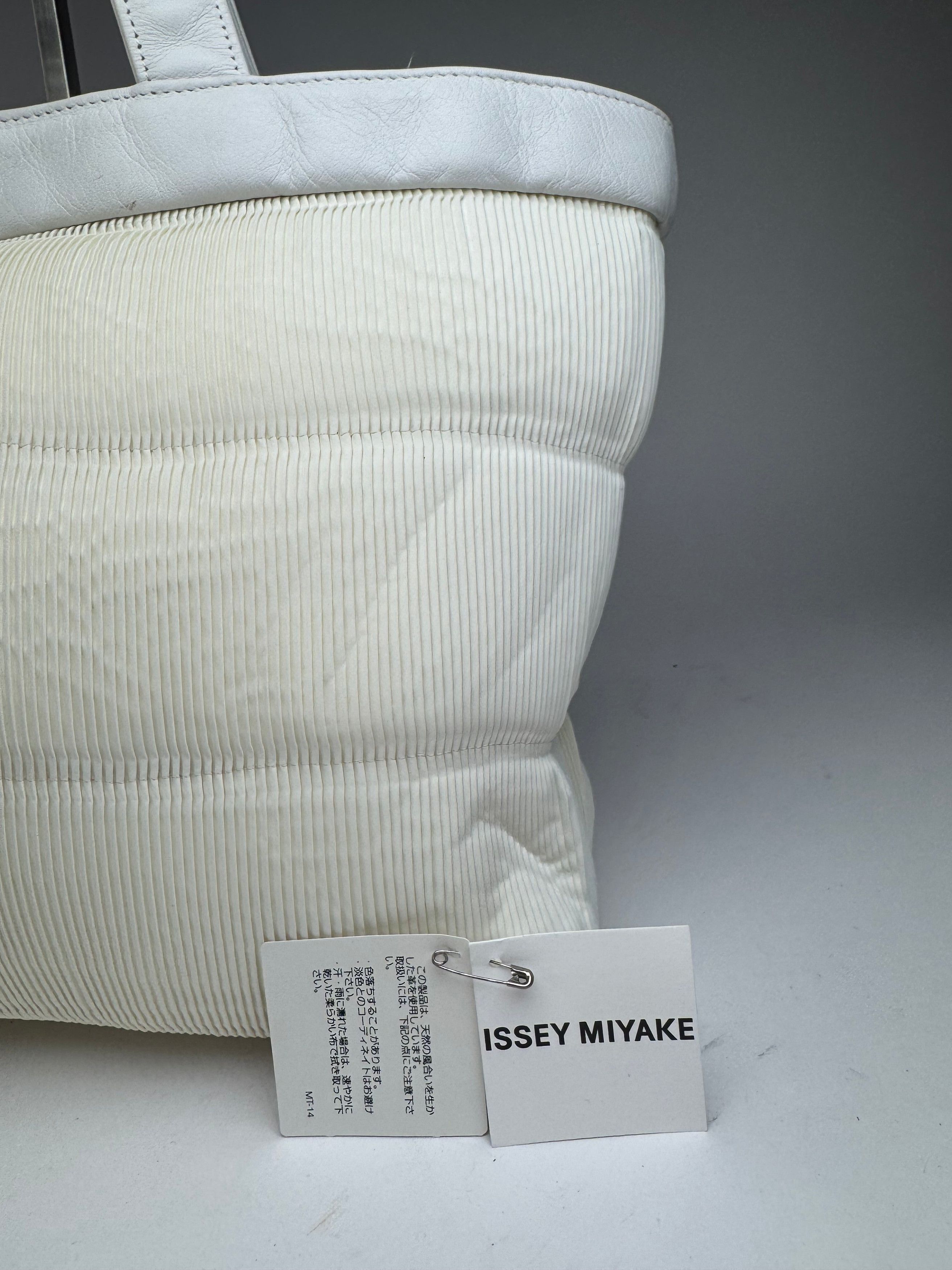 Issey Miyake Vintage Plissee leather bag white Size ONE SIZE - 13 Thumbnail