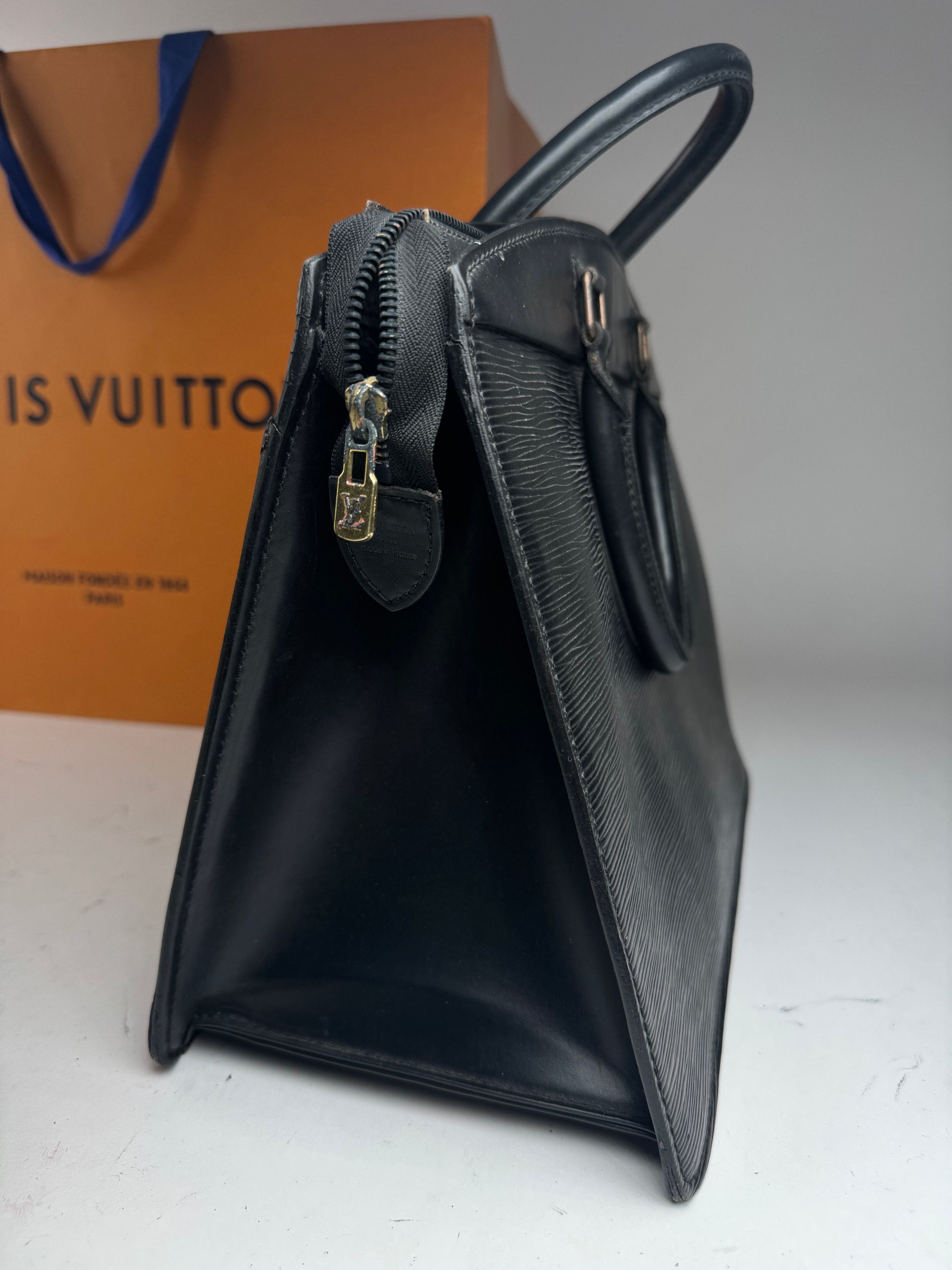 Louis Vuitton Vintage EPI Leather Handbag Black Size ONE SIZE - 7 Thumbnail