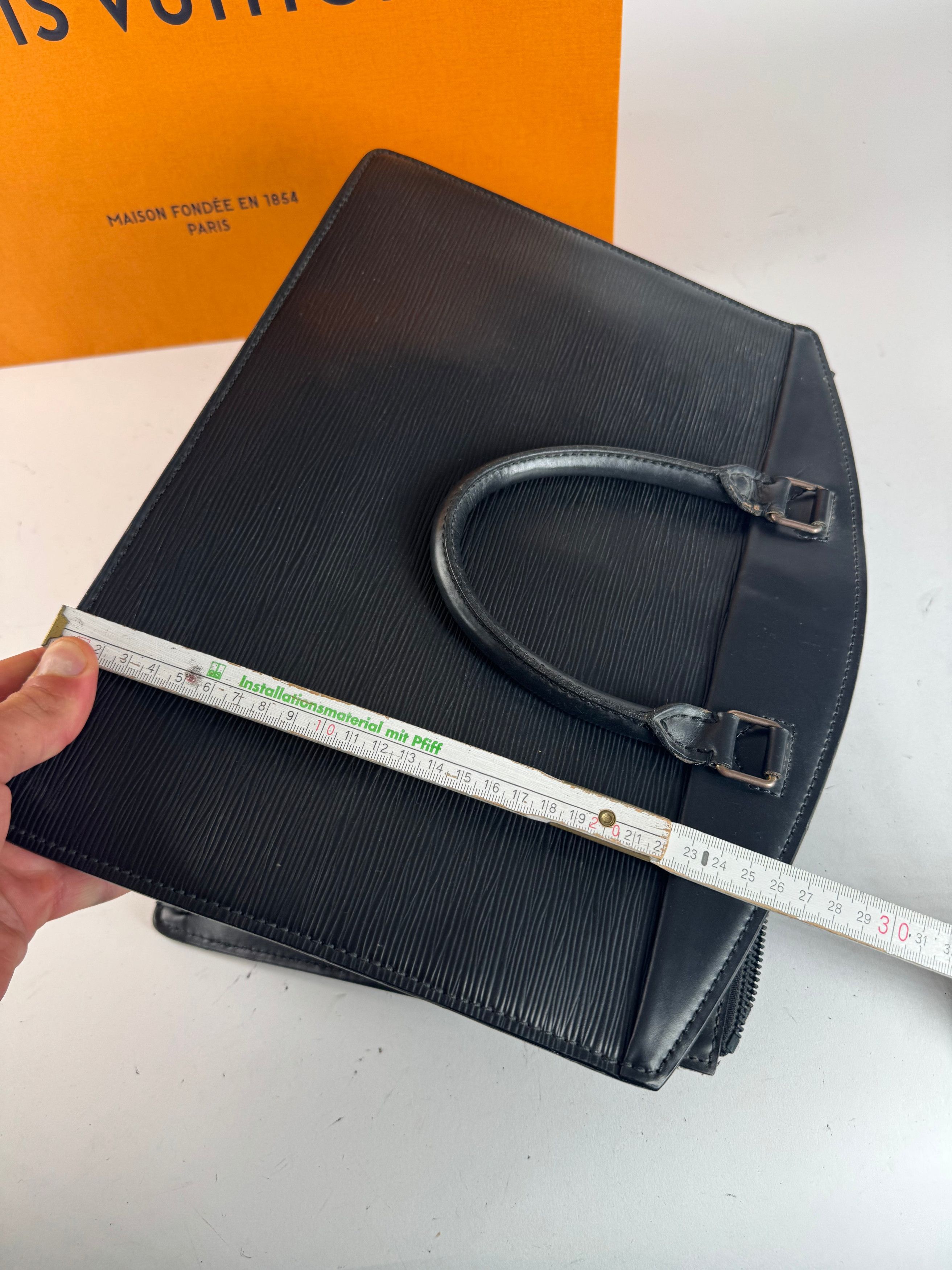 Louis Vuitton Vintage EPI Leather Handbag Black Size ONE SIZE - 13 Thumbnail