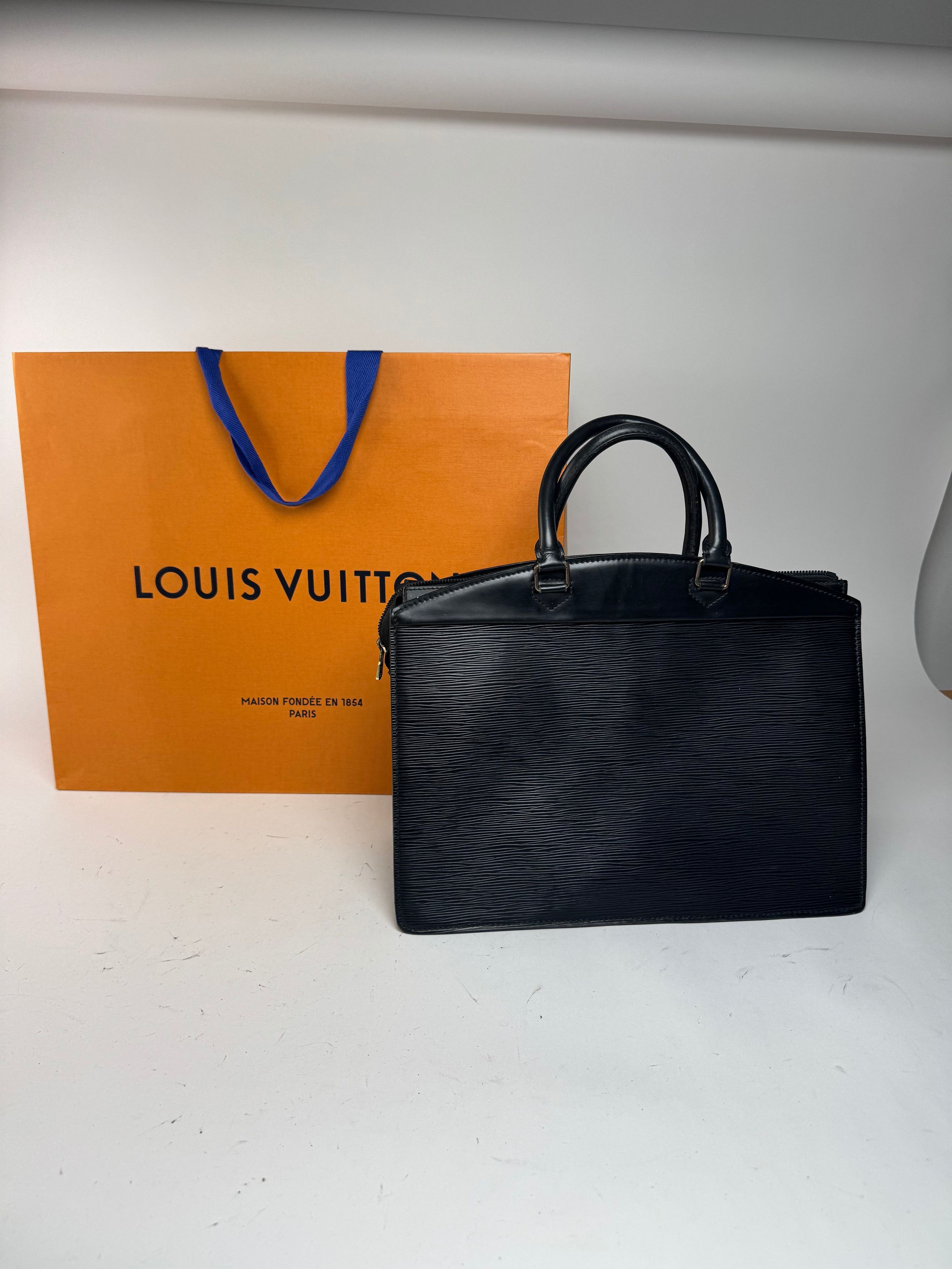 Louis Vuitton Vintage EPI Leather Handbag Black Size ONE SIZE - 5 Thumbnail