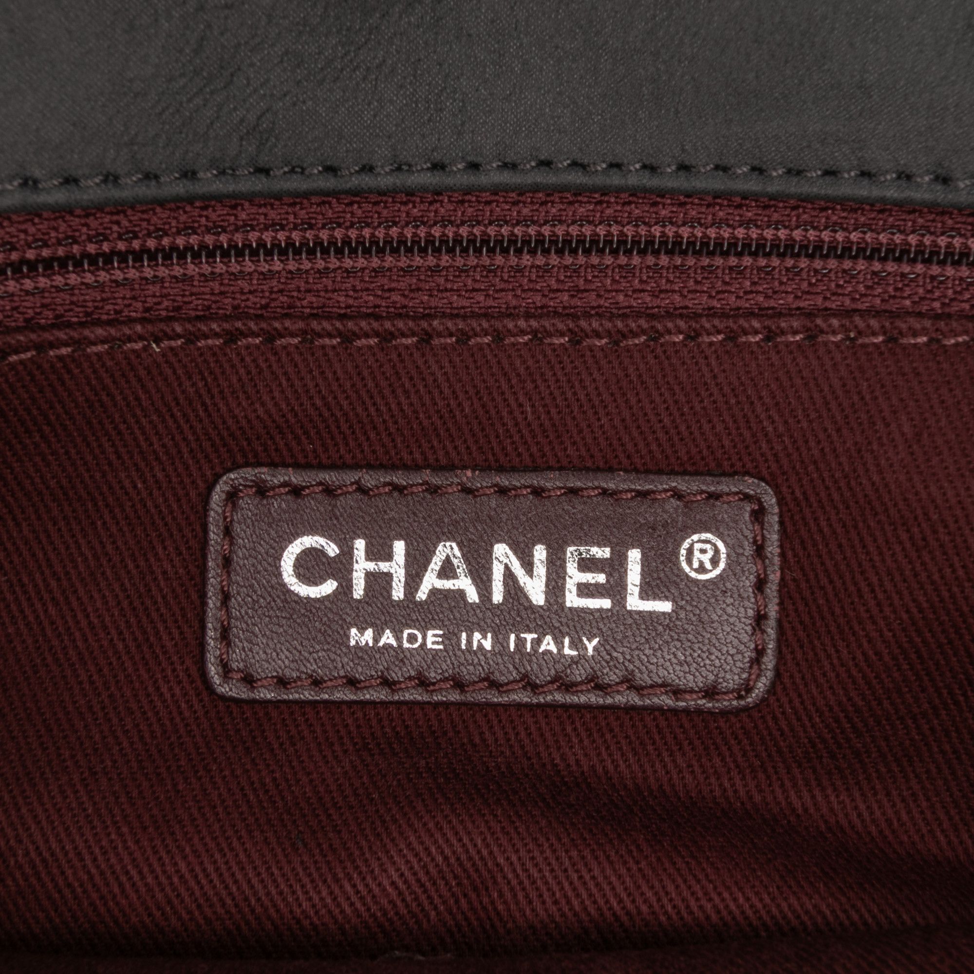 Chanel Chanel Small Diamond Embossed Calfskin New Chic Flap Size ONE SIZE - 5 Thumbnail