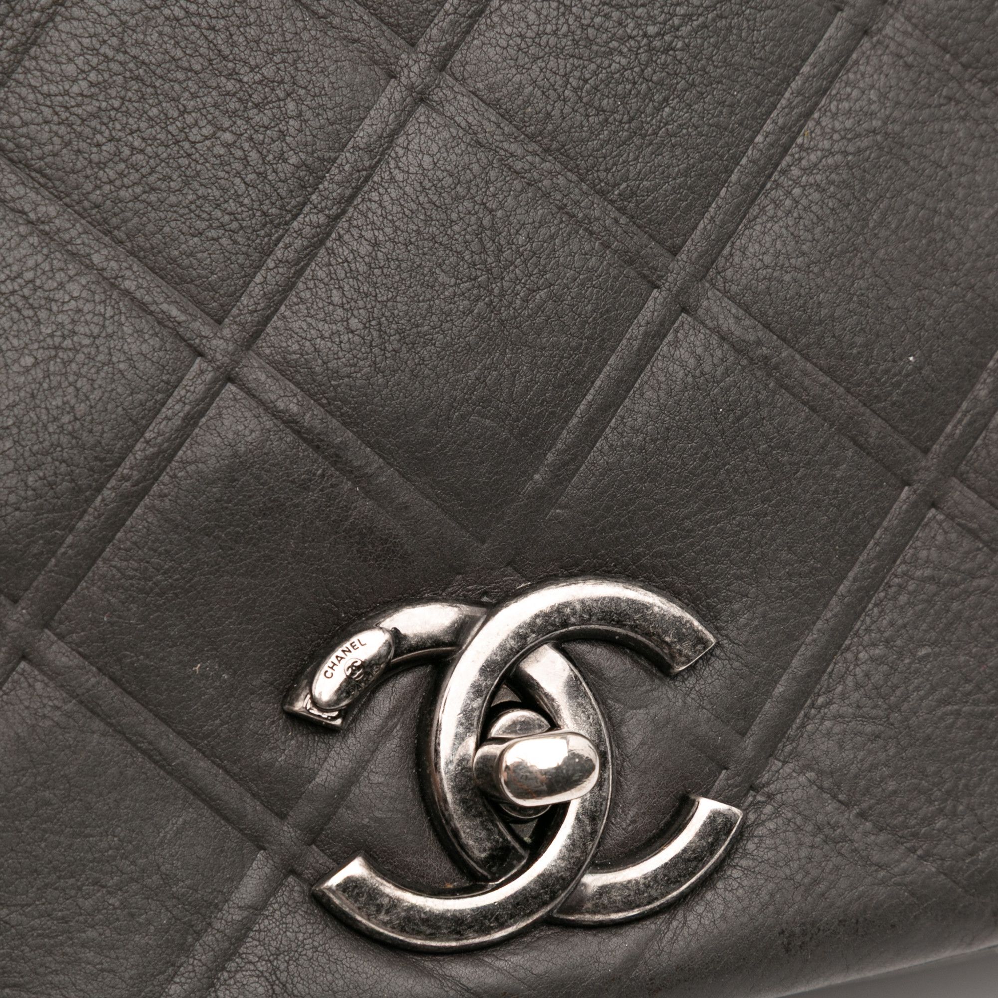 Chanel Chanel Small Diamond Embossed Calfskin New Chic Flap Size ONE SIZE - 9 Thumbnail