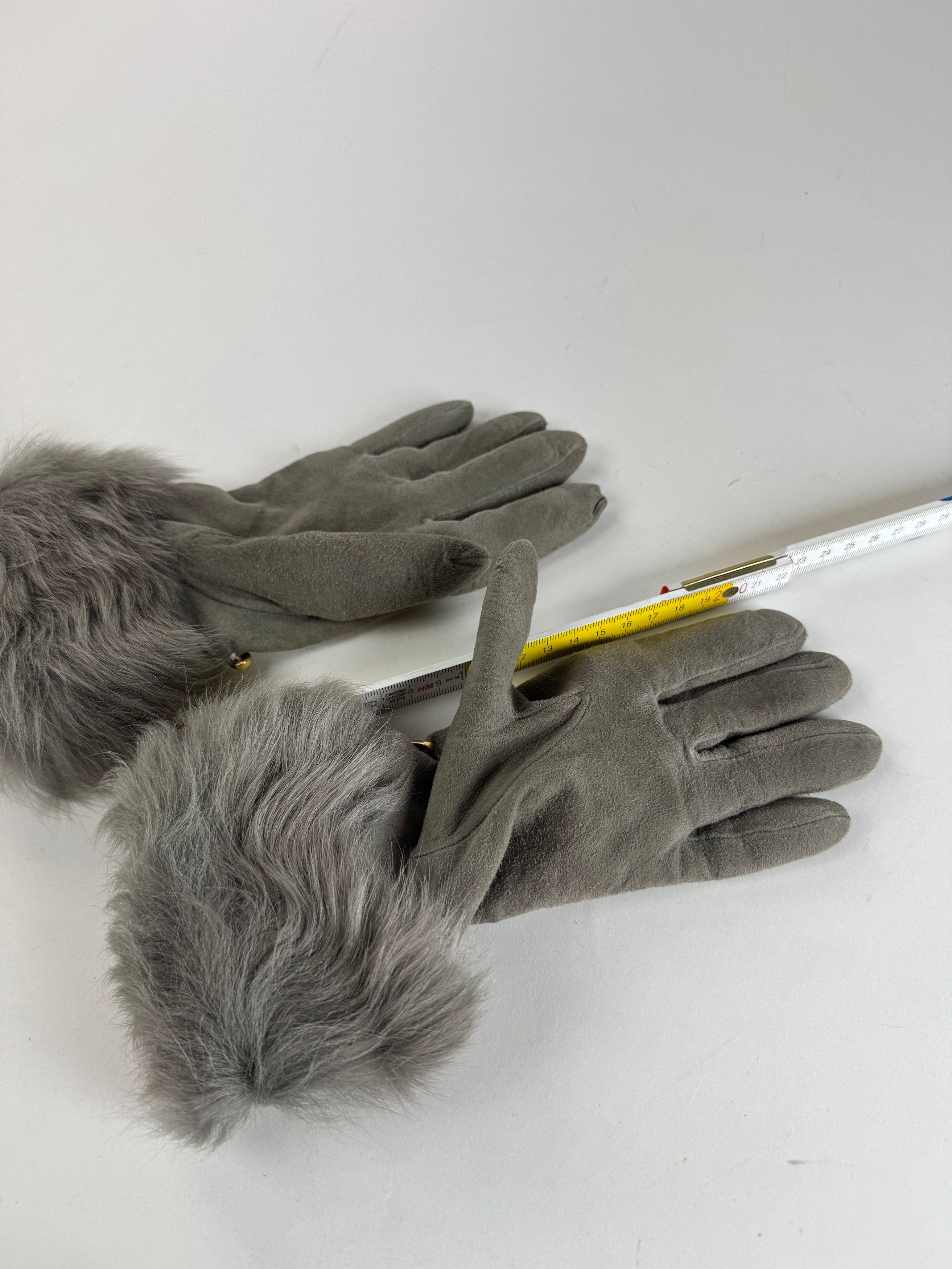 Escada Vintage Suede Cashmere Gloves 7 grey Size ONE SIZE - 8 Thumbnail