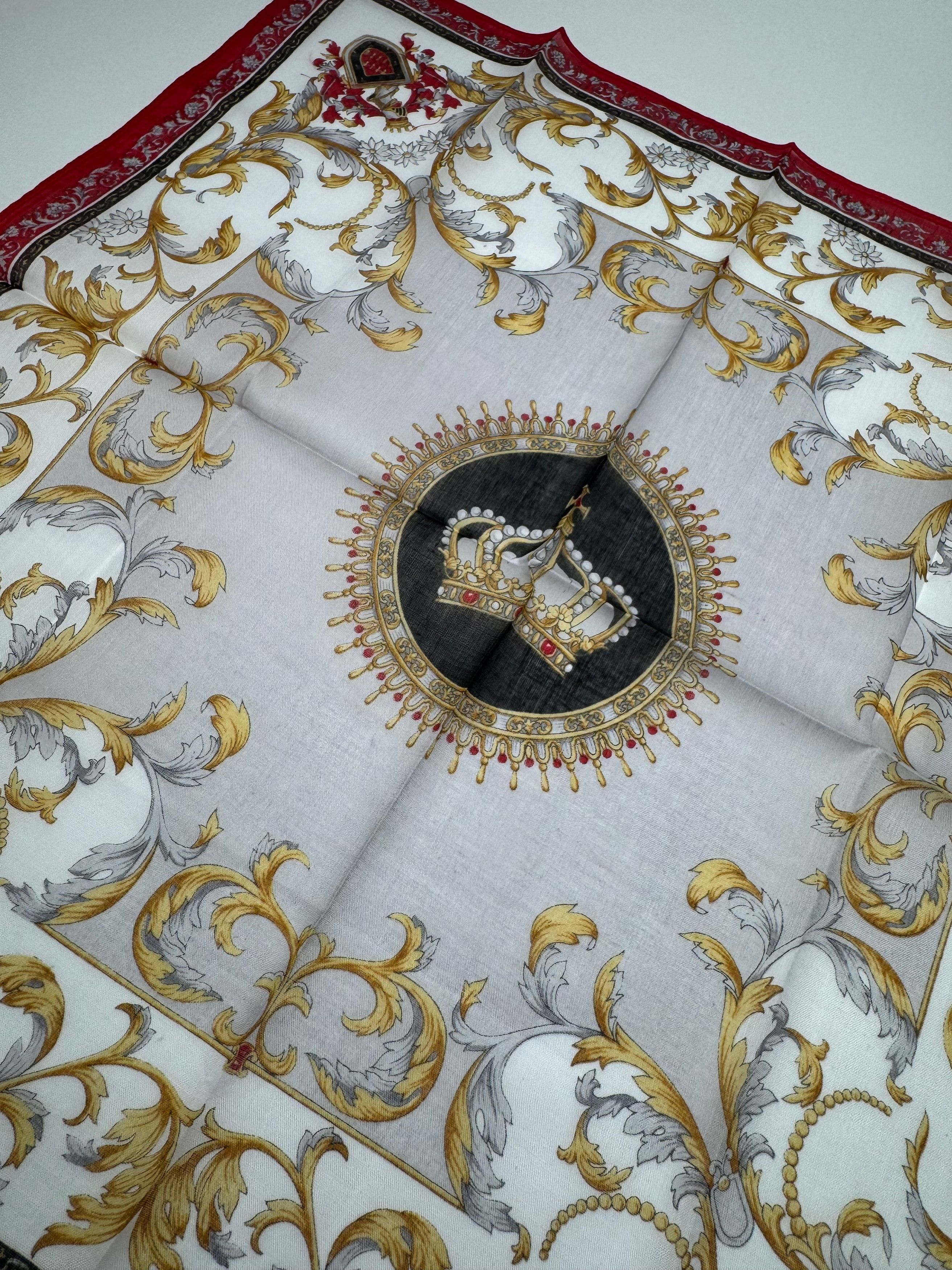 Gucci Vintage Scarf Red Gold Grey Size ONE SIZE - 3 Thumbnail
