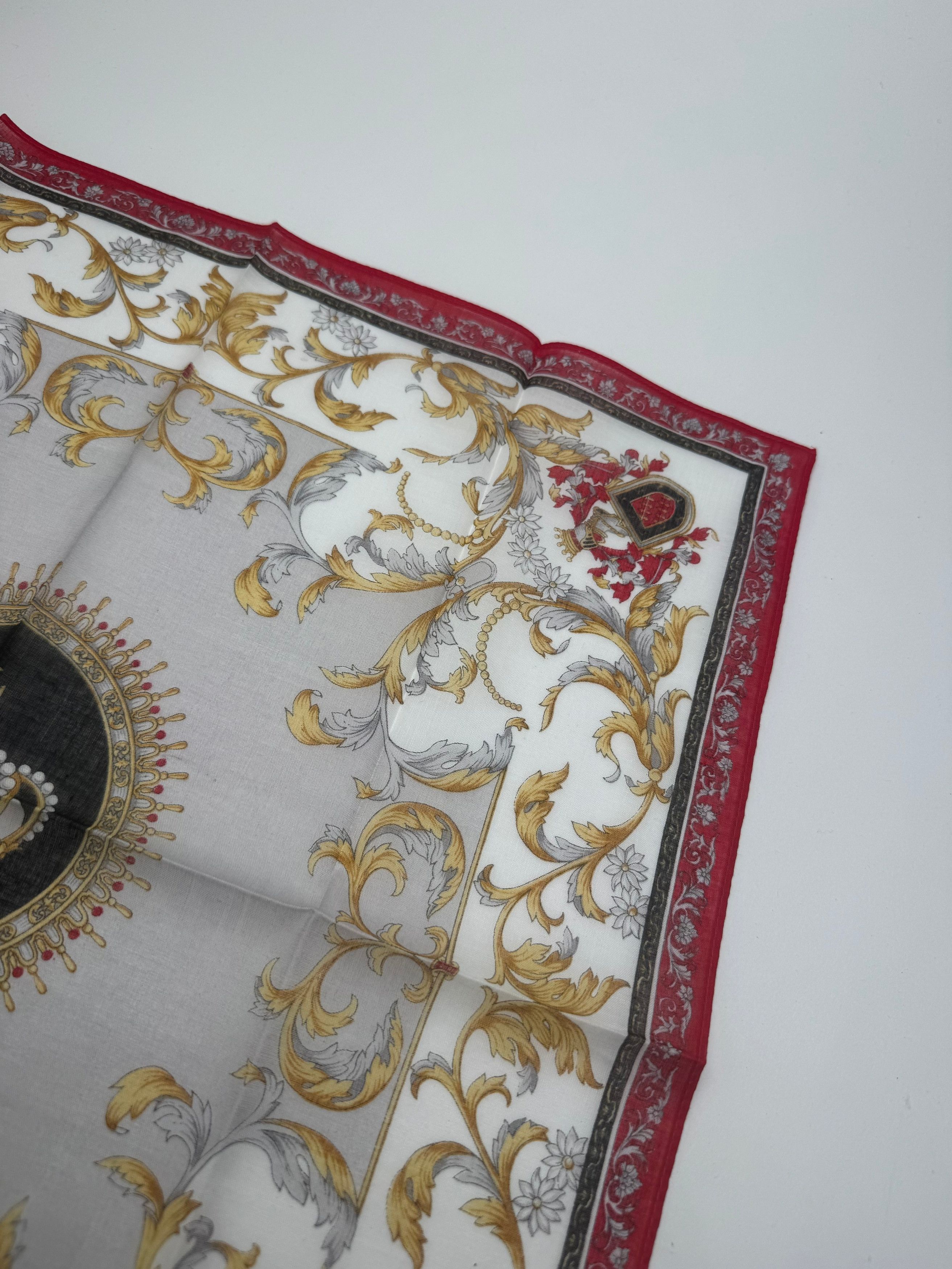 Gucci Vintage Scarf Red Gold Grey Size ONE SIZE - 7 Thumbnail
