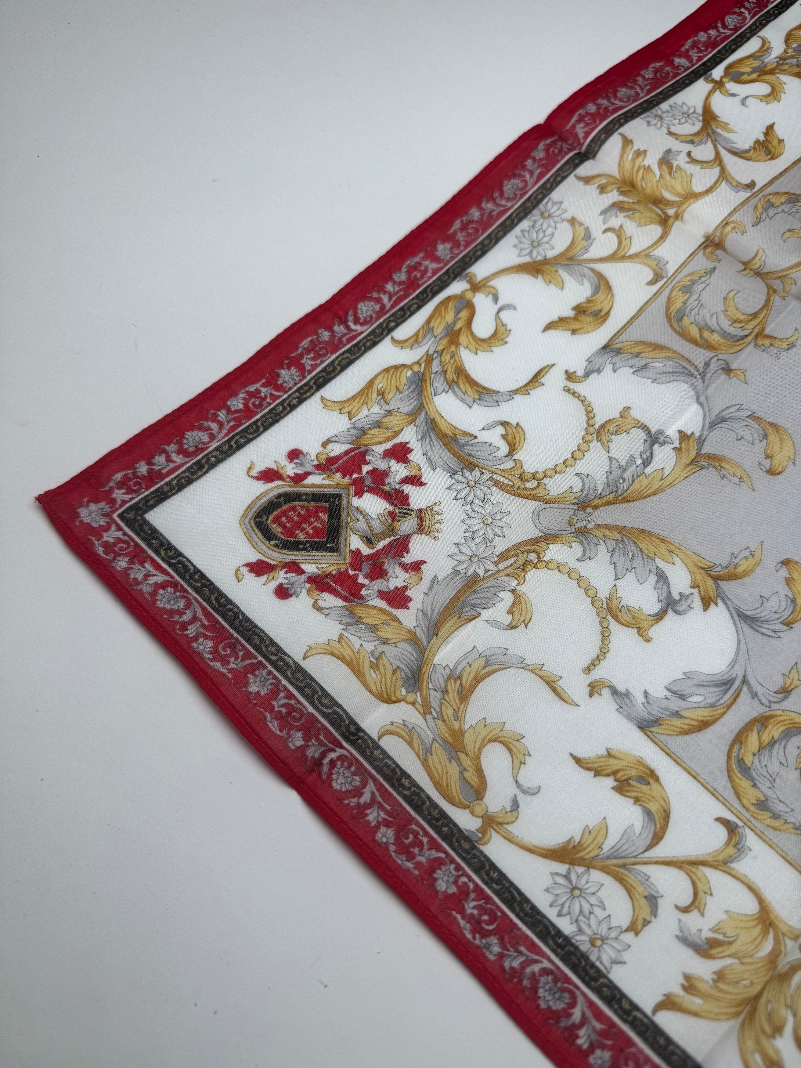 Gucci Vintage Scarf Red Gold Grey Size ONE SIZE - 5 Thumbnail