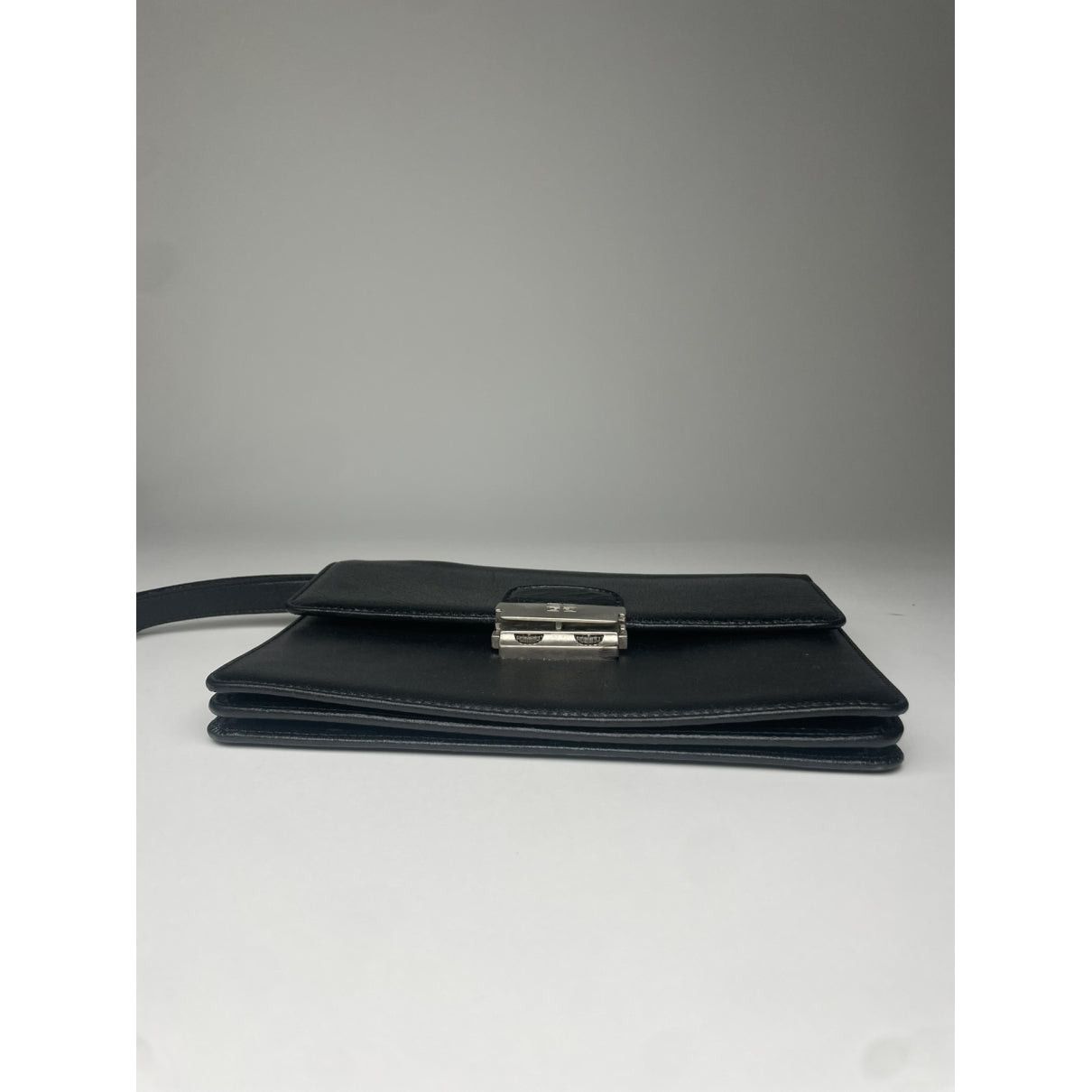 Givenchy Bow Cut Black Leather Clutch Bag Size ONE SIZE - 4 Thumbnail