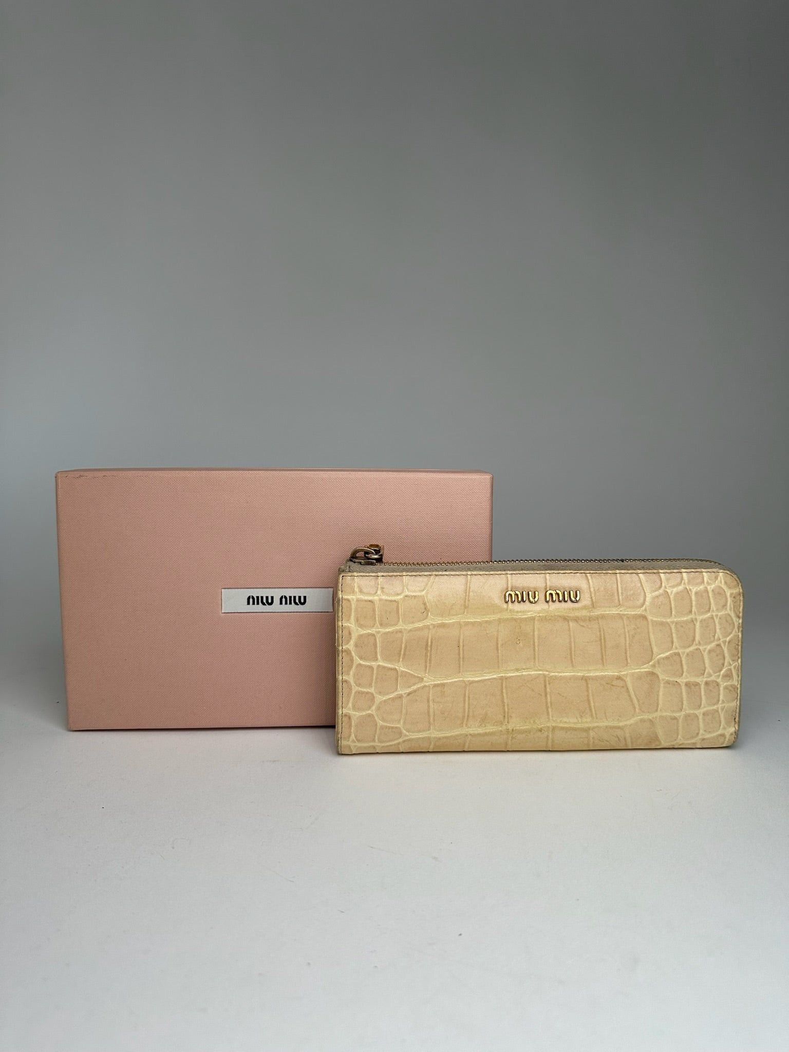 Miu Miu Vintage Leather Wallet White Size ONE SIZE - 2 Thumbnail