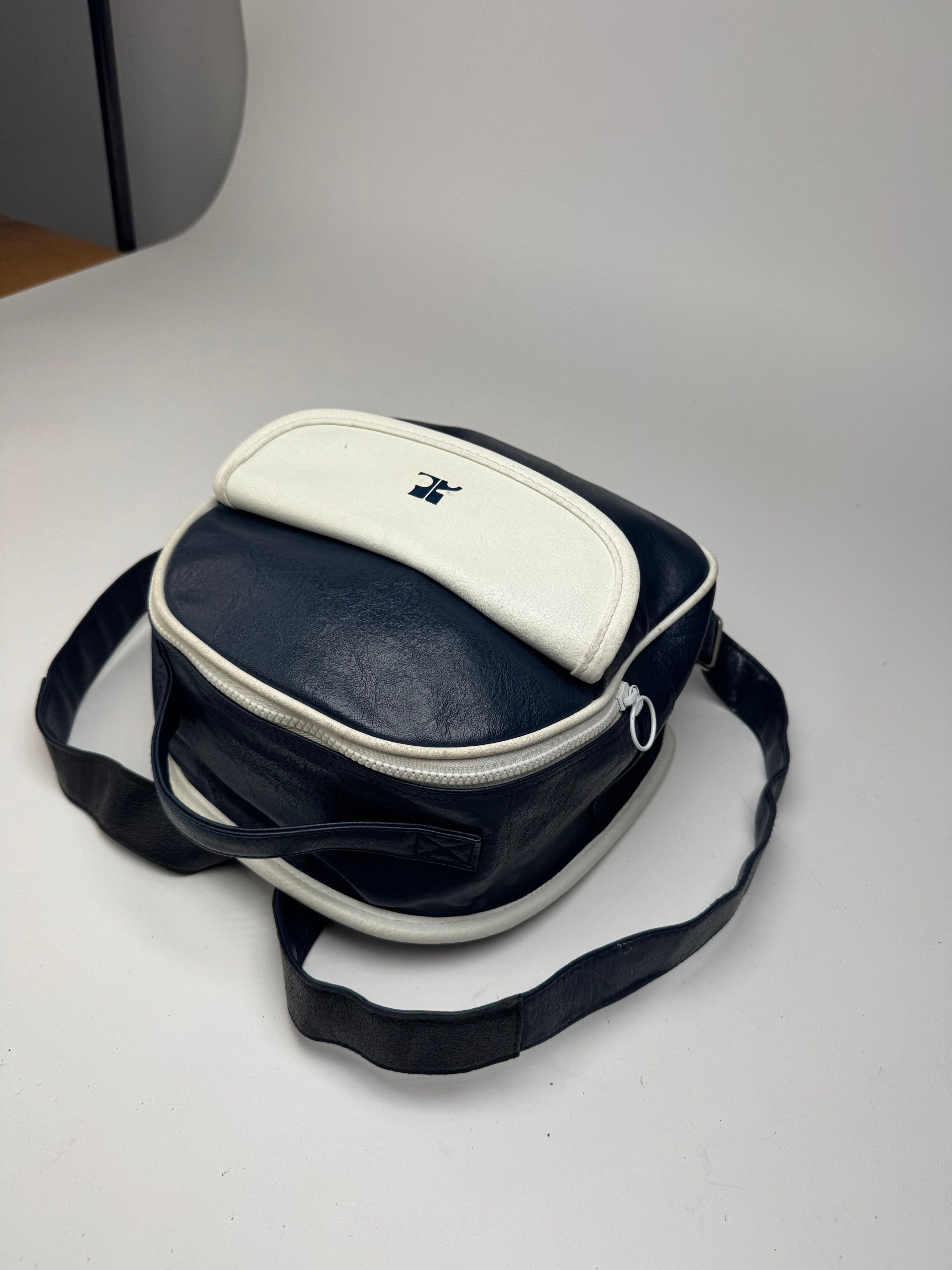 Courreges Vintage Paris Leather bag pack navy white Size ONE SIZE - 11 Thumbnail