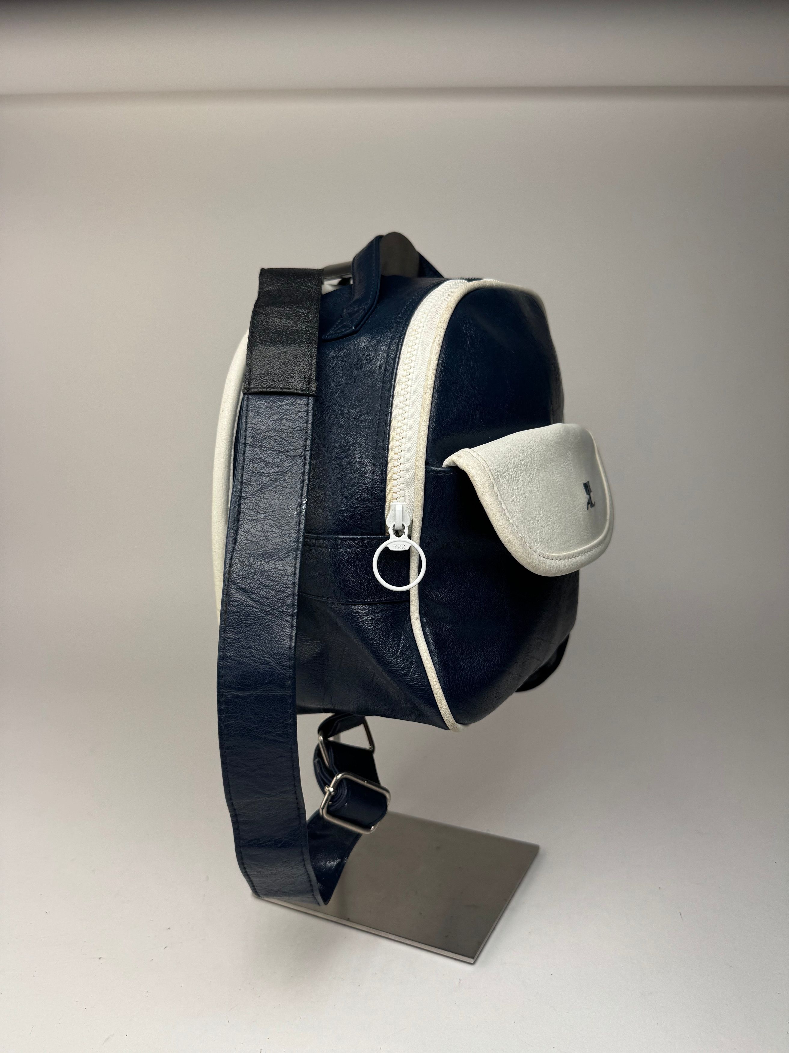 Courreges Vintage Paris Leather bag pack navy white Size ONE SIZE - 5 Thumbnail