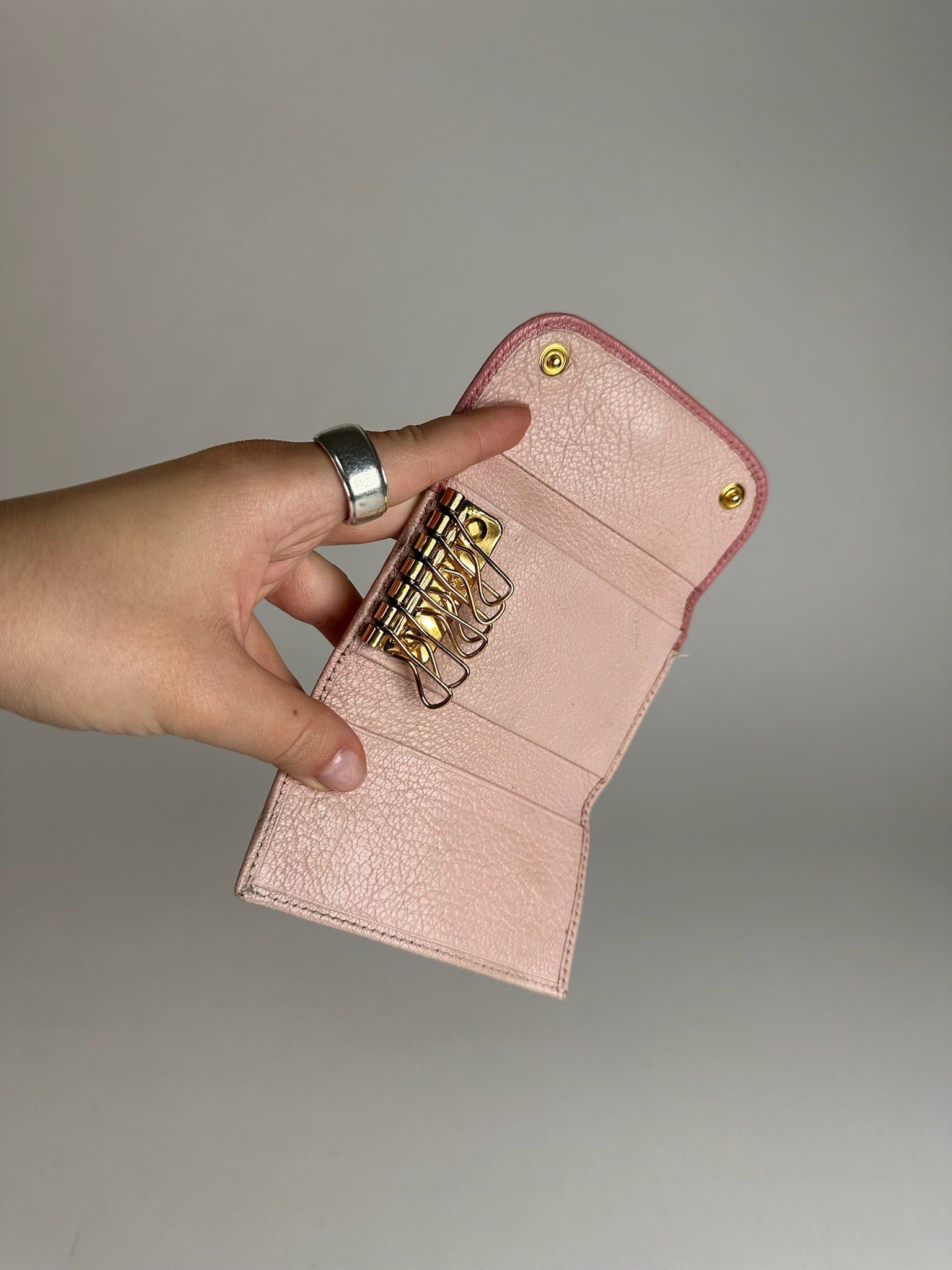Miu Miu Vintage Leather Key Holder Pink Size ONE SIZE - 8 Thumbnail