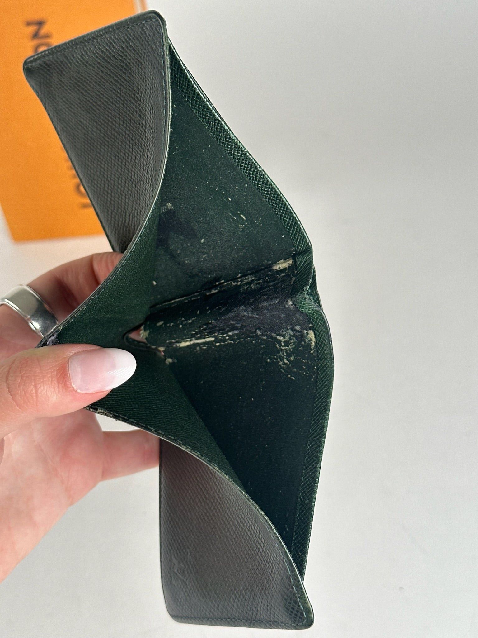 Louis Vuitton Vintage Taiga Leather Card holder green Size ONE SIZE - 5 Thumbnail