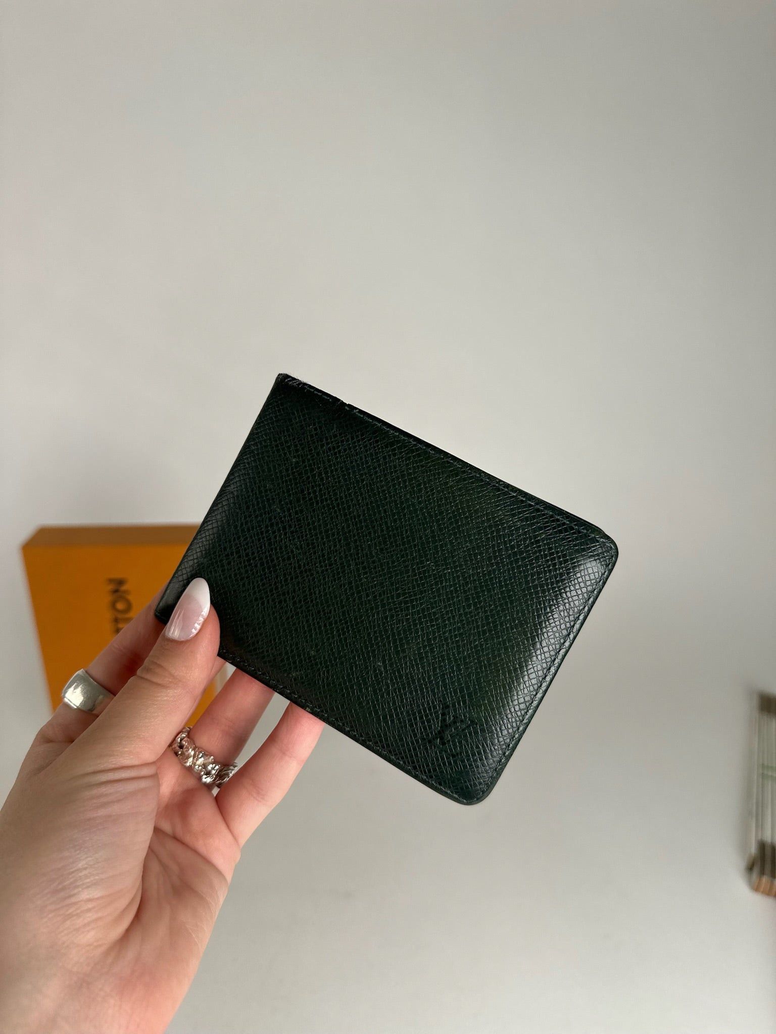 Louis Vuitton Vintage Taiga Leather Card holder green Size ONE SIZE - 7 Thumbnail