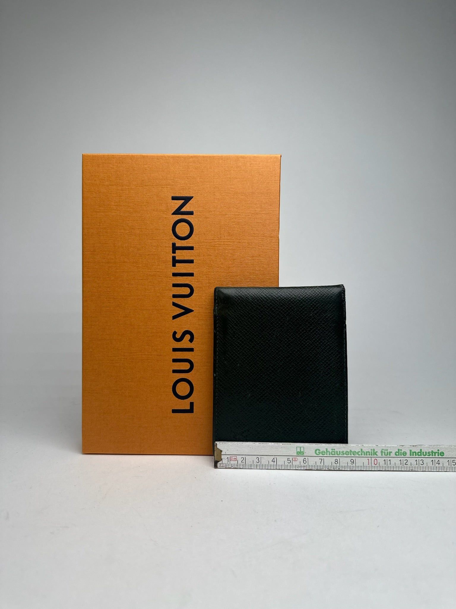 Louis Vuitton Vintage Taiga Leather Card holder green Size ONE SIZE - 9 Thumbnail