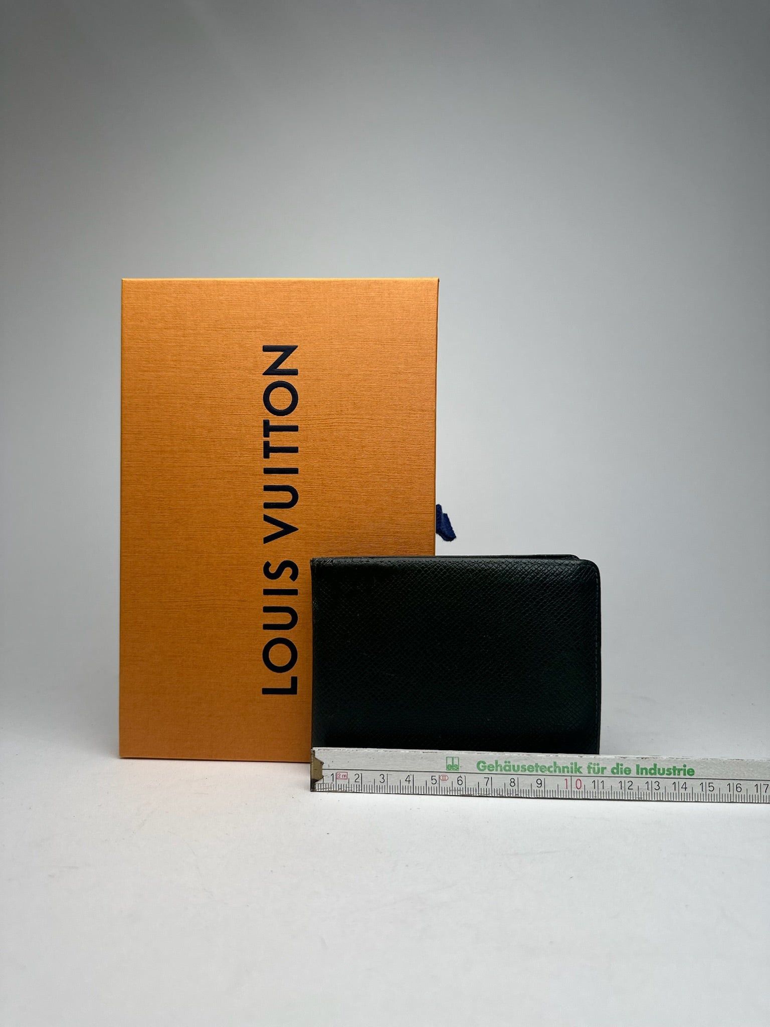 Louis Vuitton Vintage Taiga Leather Card holder green Size ONE SIZE - 10 Thumbnail