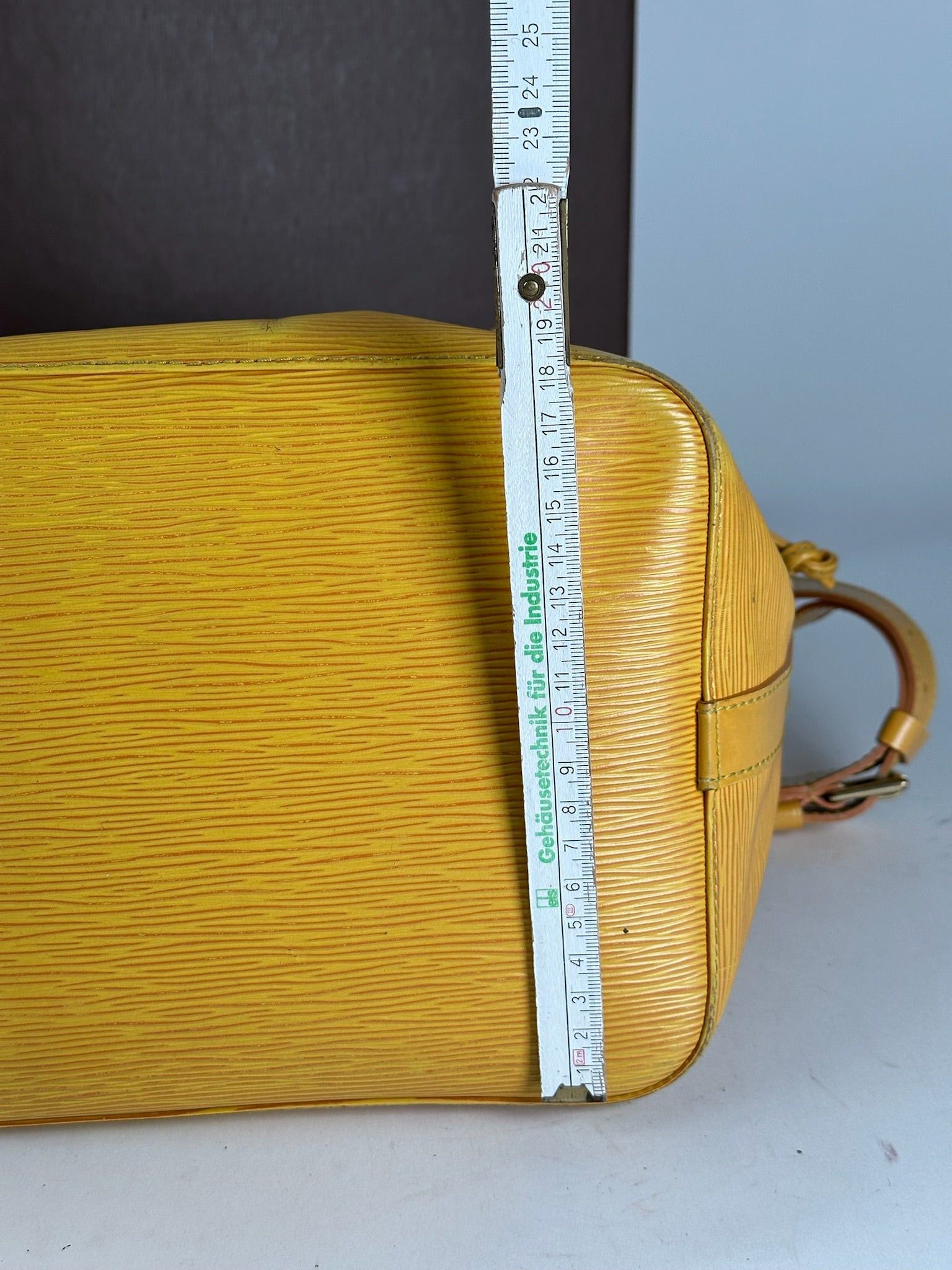 Louis Vuitton Vintage EPI Leather Sac Noe Yellow Size ONE SIZE - 6 Thumbnail