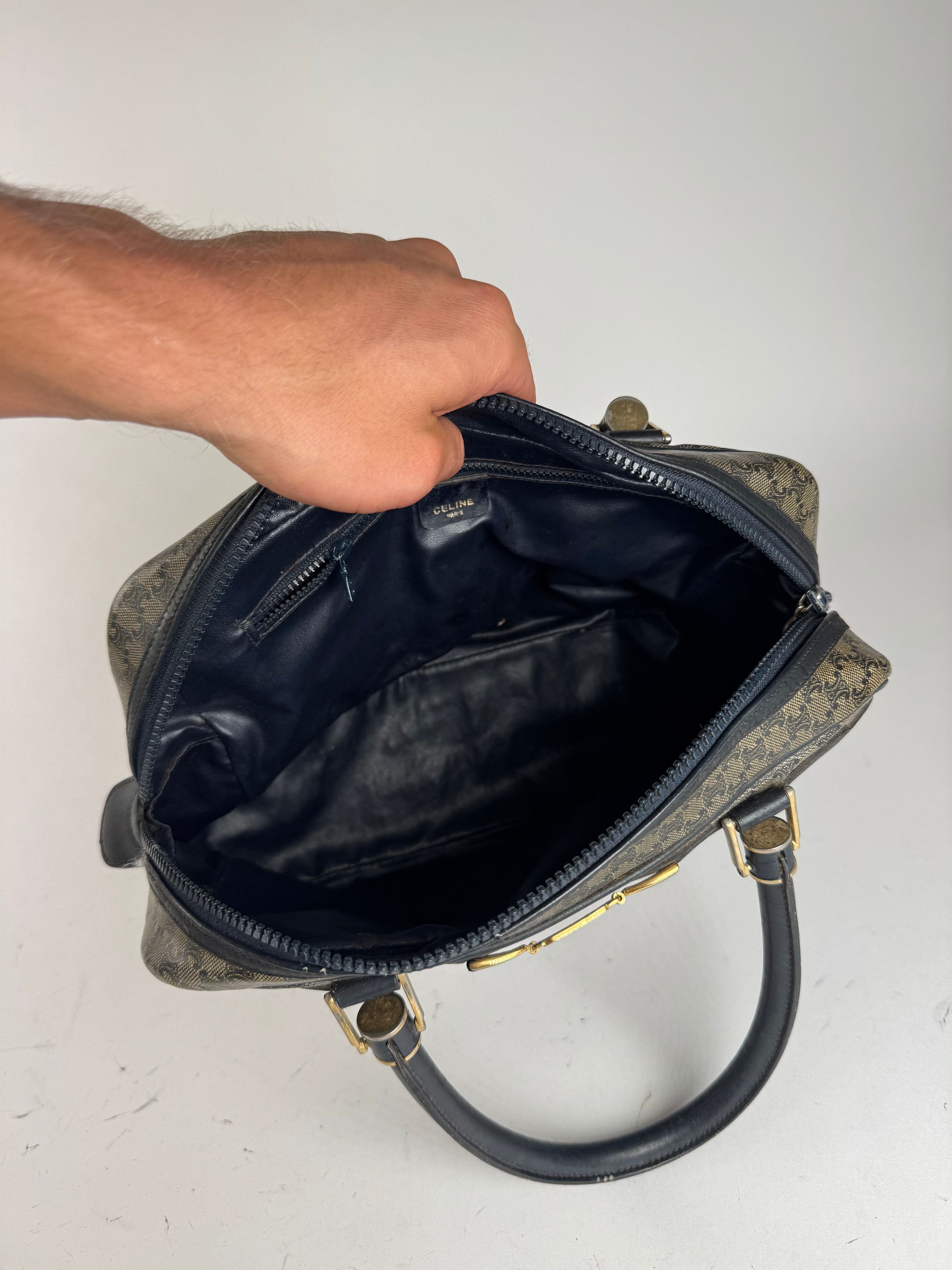 Celine Vintage Paris Triomphe Monogramm Leather Bag Size ONE SIZE - 4 Thumbnail