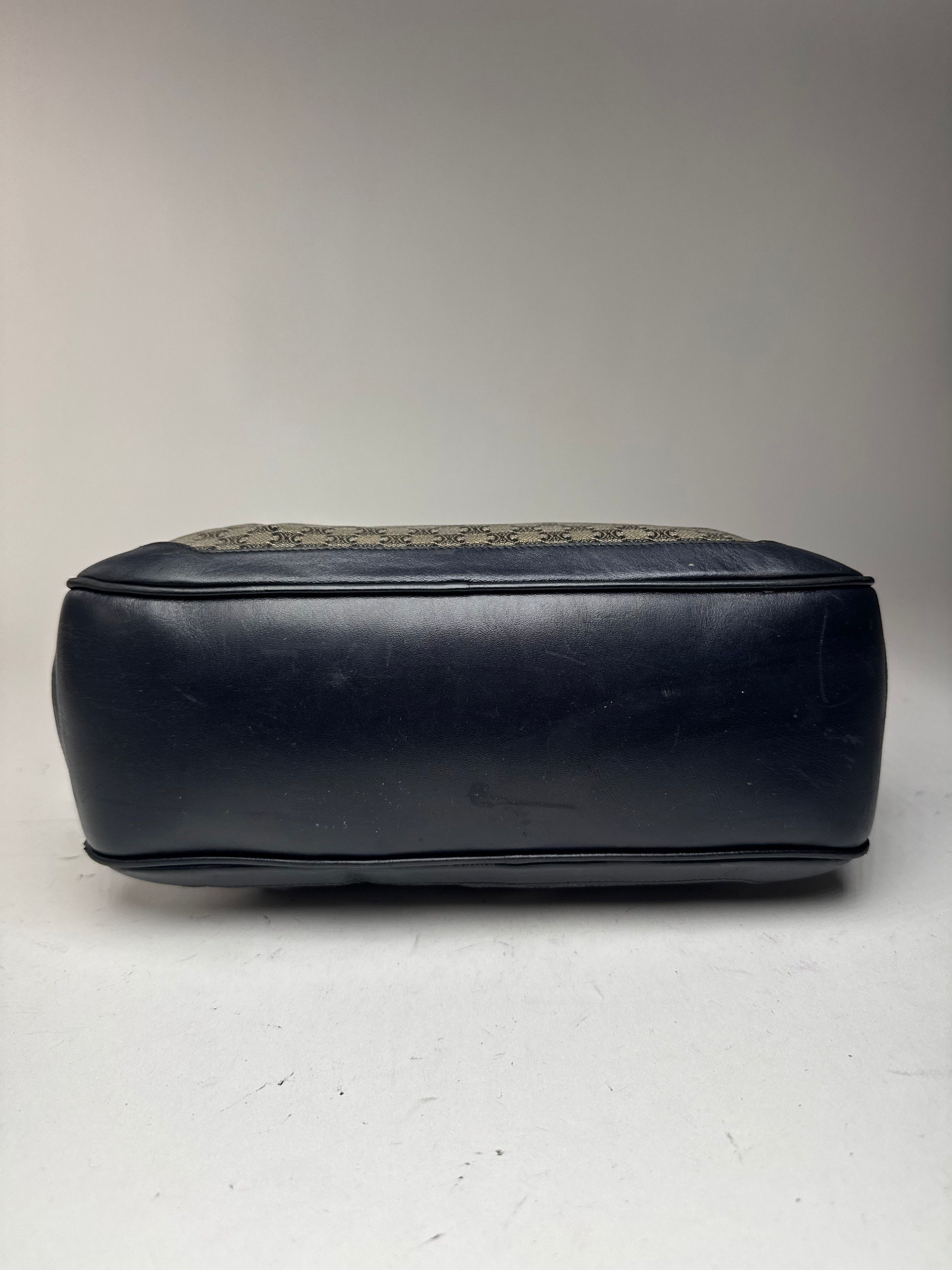 Celine Vintage Paris Triomphe Monogramm Leather Bag Size ONE SIZE - 11 Thumbnail