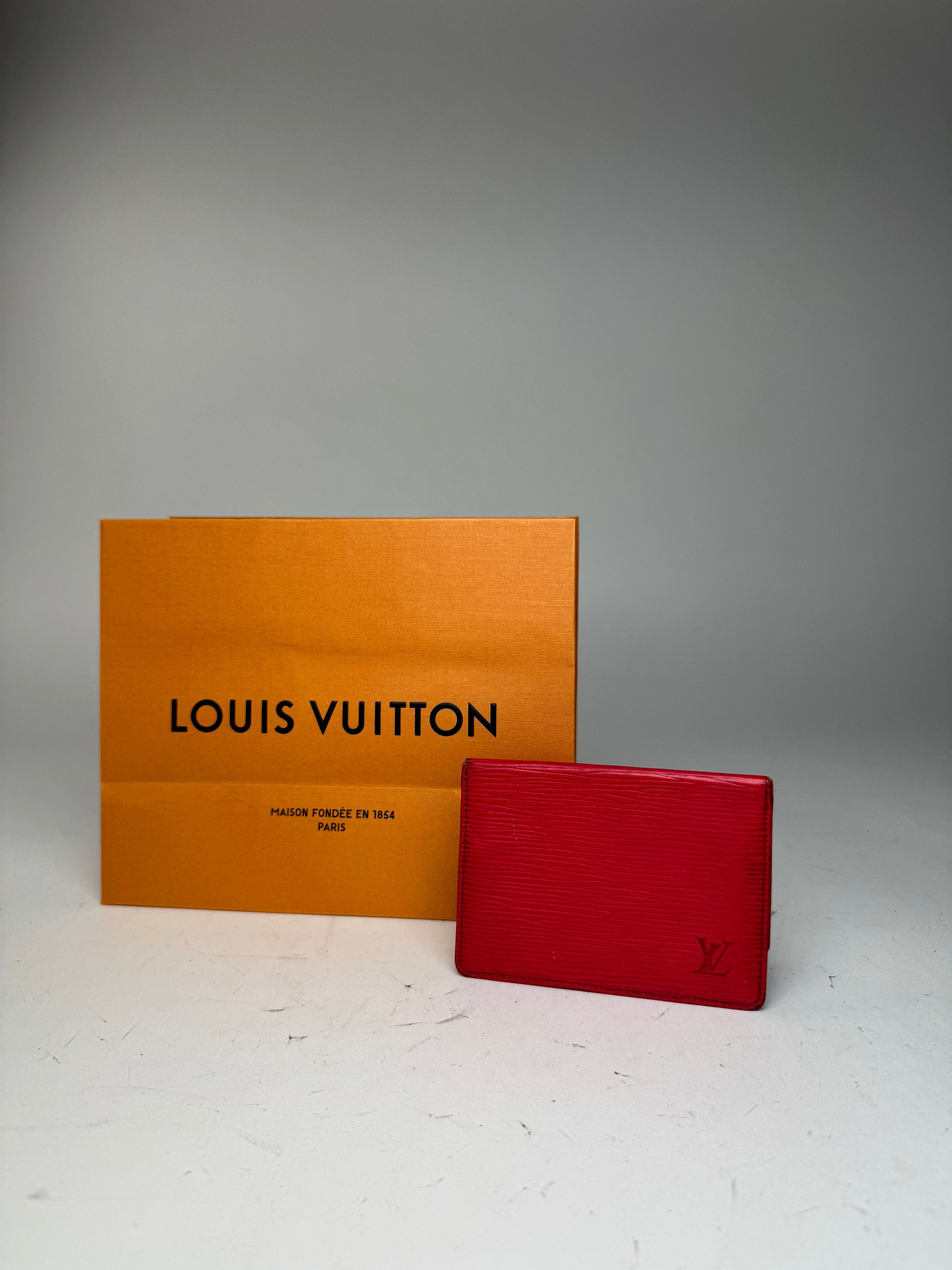 Louis Vuitton Vintage EPI Leather Card Holder red Size ONE SIZE - 6 Thumbnail