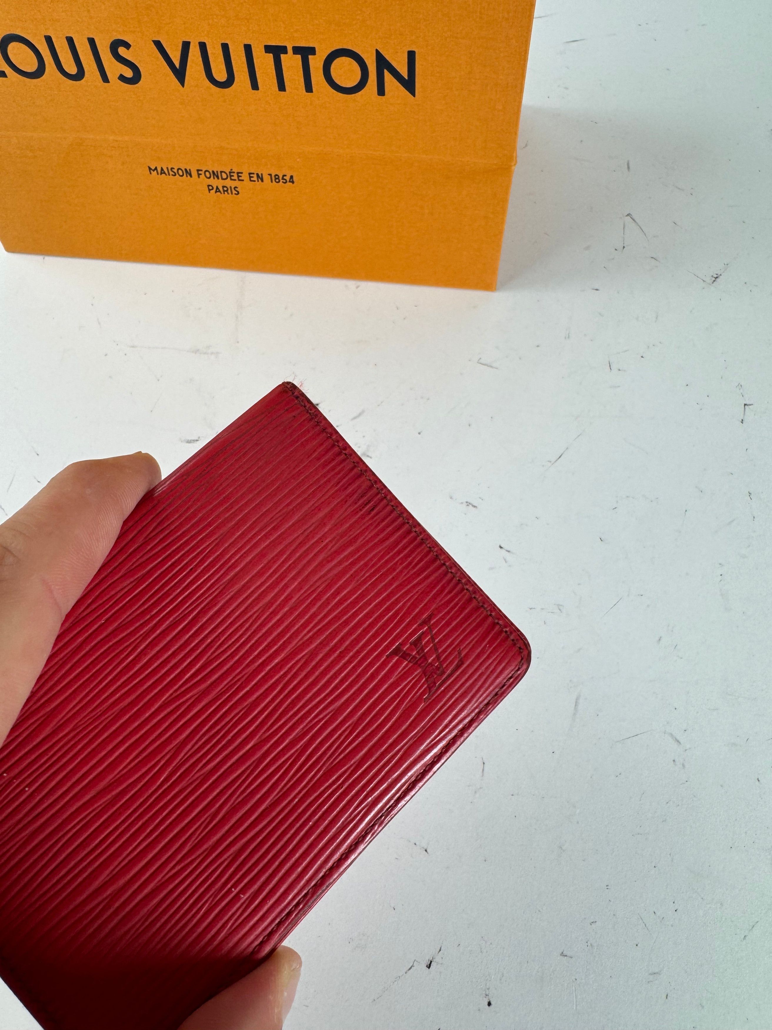 Louis Vuitton Vintage EPI Leather Card Holder red Size ONE SIZE - 4 Thumbnail