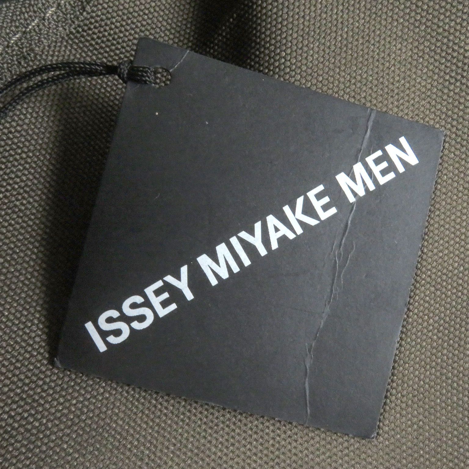 Issey Miyake Issey Miyake ISSEY MIYAKE MEN KASAYA 2way Shoulder Bag Others Shoulder Bag DUTY FREE for USA Size ONE SIZE - 9 Thumbnail