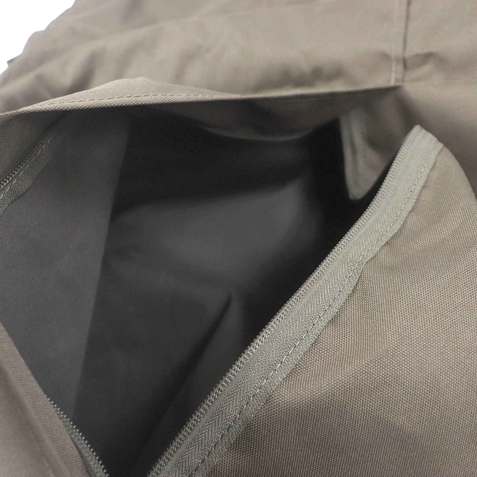 Issey Miyake Issey Miyake ISSEY MIYAKE MEN KASAYA 2way Shoulder Bag Others Shoulder Bag DUTY FREE for USA Size ONE SIZE - 5 Thumbnail