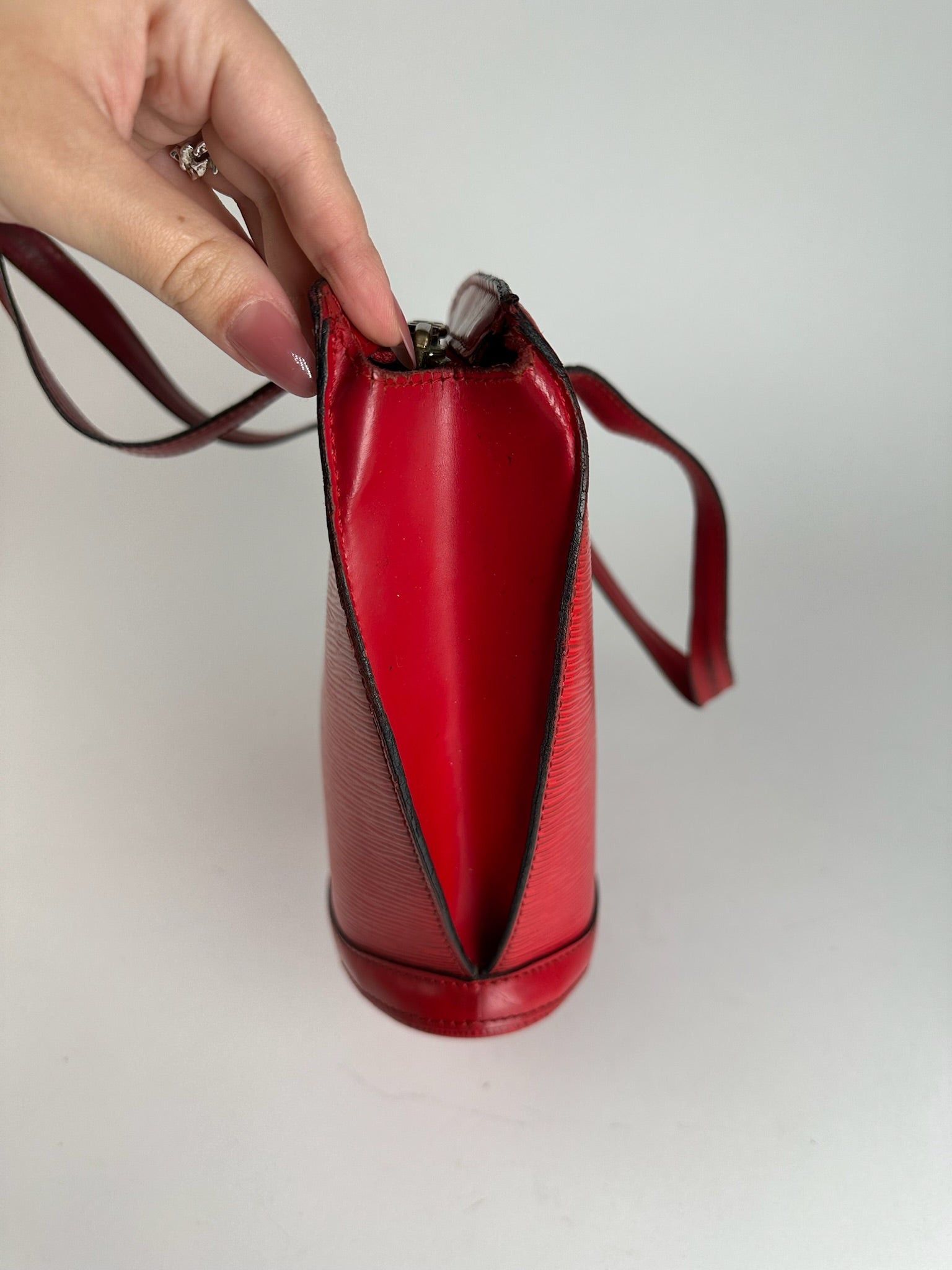 Louis Vuitton Vintage Saint Jacques EPI Leather bag red Size ONE SIZE - 9 Thumbnail