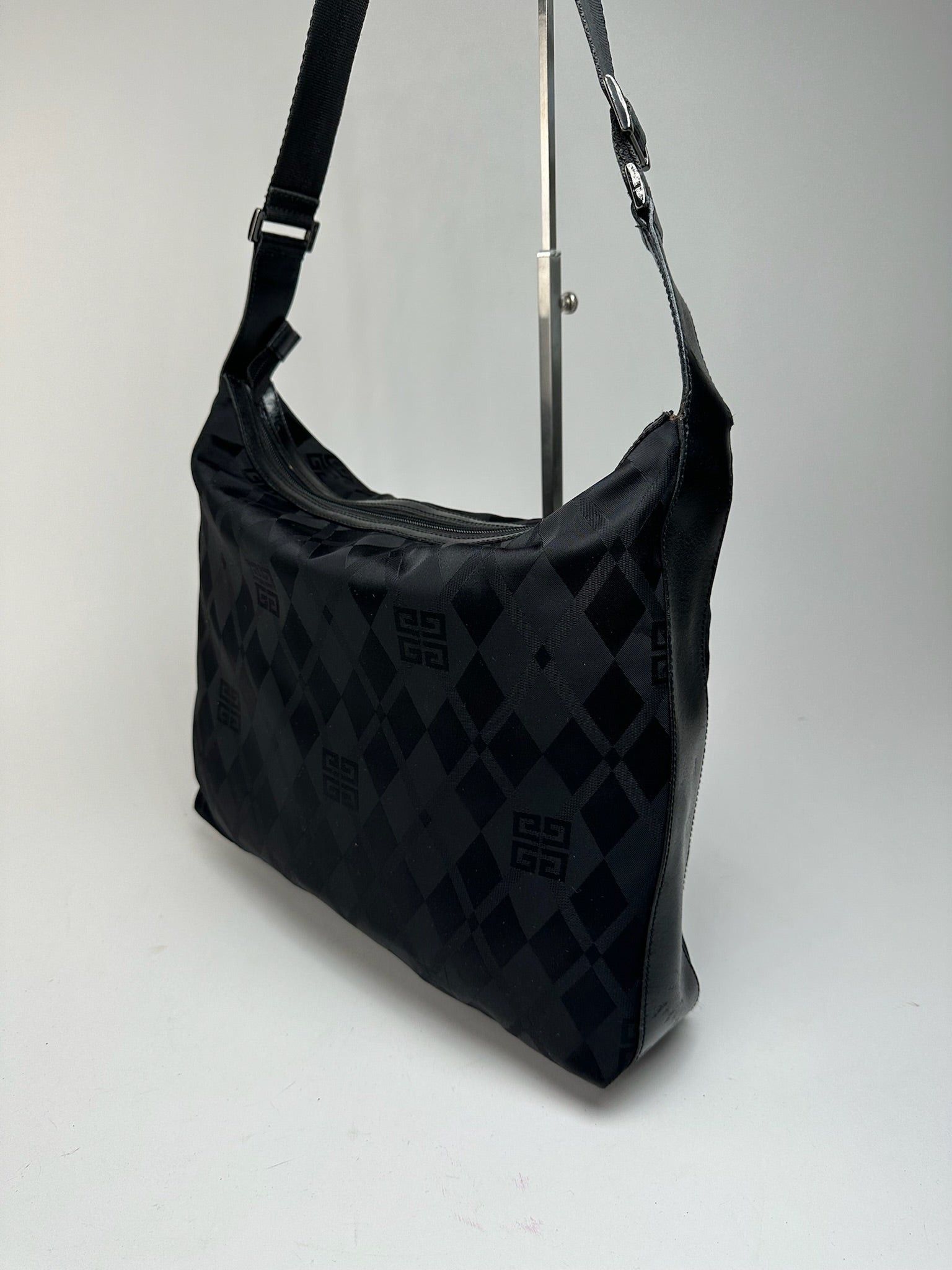 Givenchy Vintage Monogram Handbag black Size ONE SIZE - 13 Thumbnail