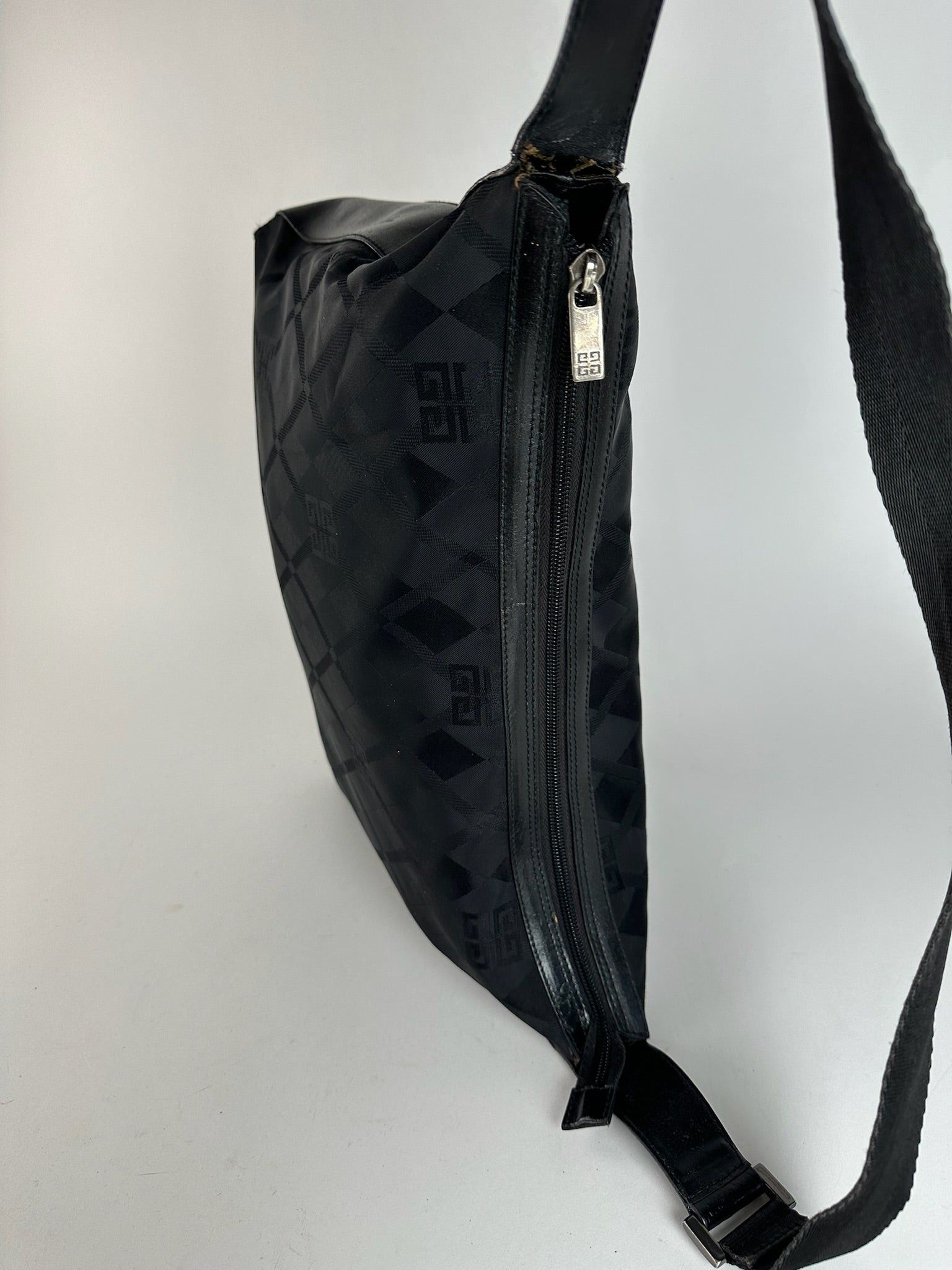 Givenchy Vintage Monogram Handbag black Size ONE SIZE - 9 Thumbnail