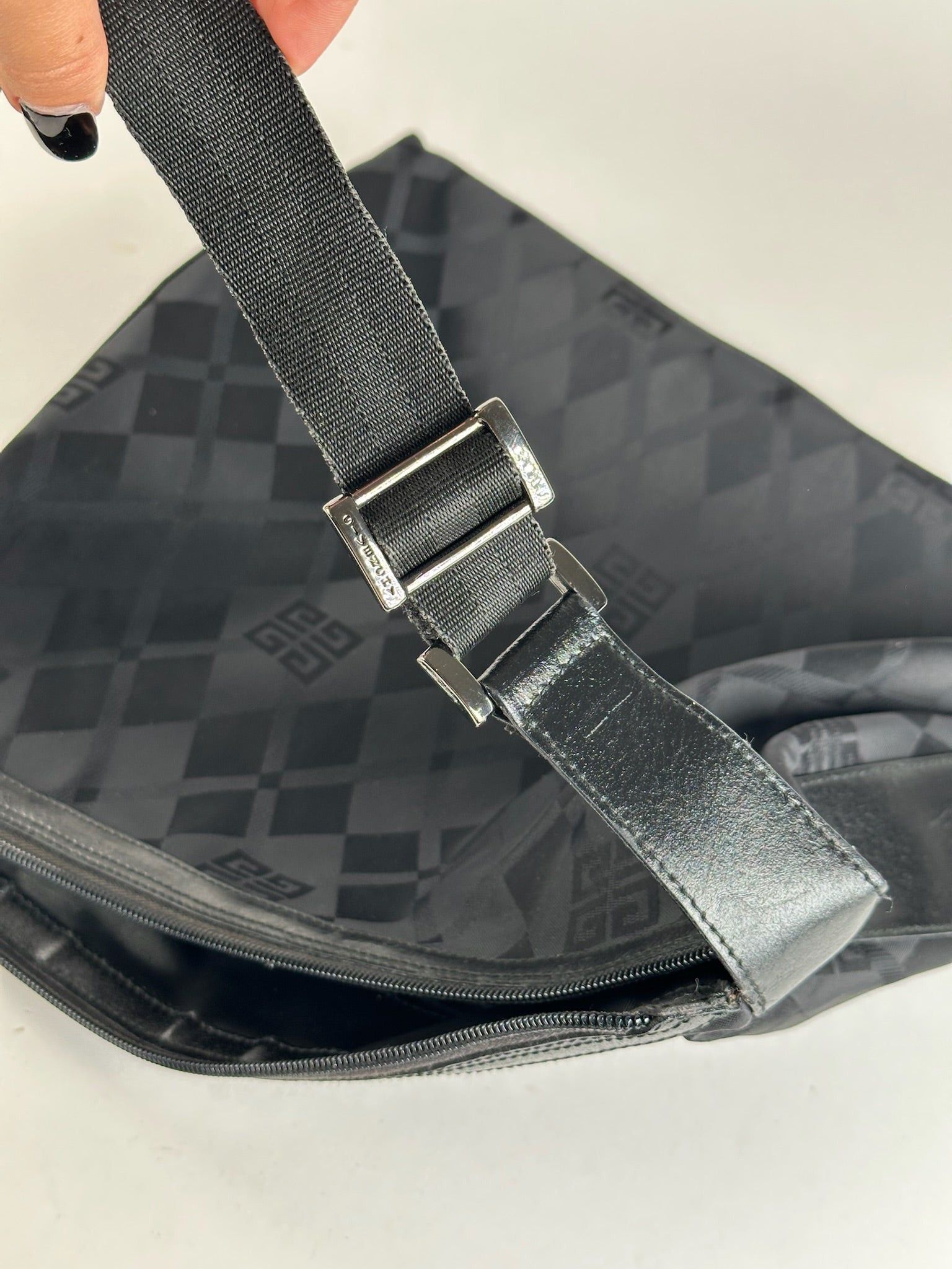 Givenchy Vintage Monogram Handbag black Size ONE SIZE - 14 Thumbnail