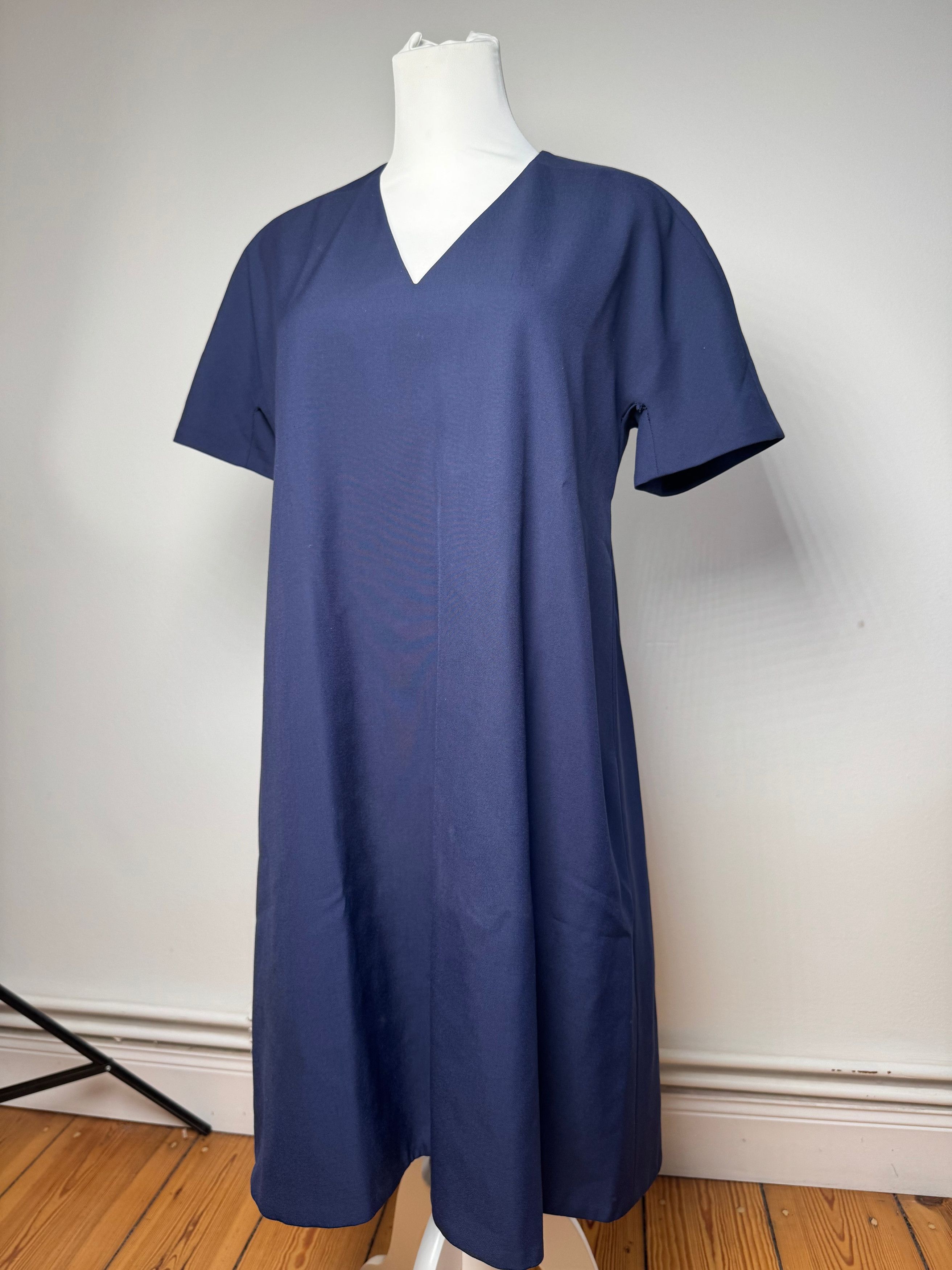 Balenciaga Vintage wool dress L Navy Size L / US 10 / IT 46 - 8 Thumbnail