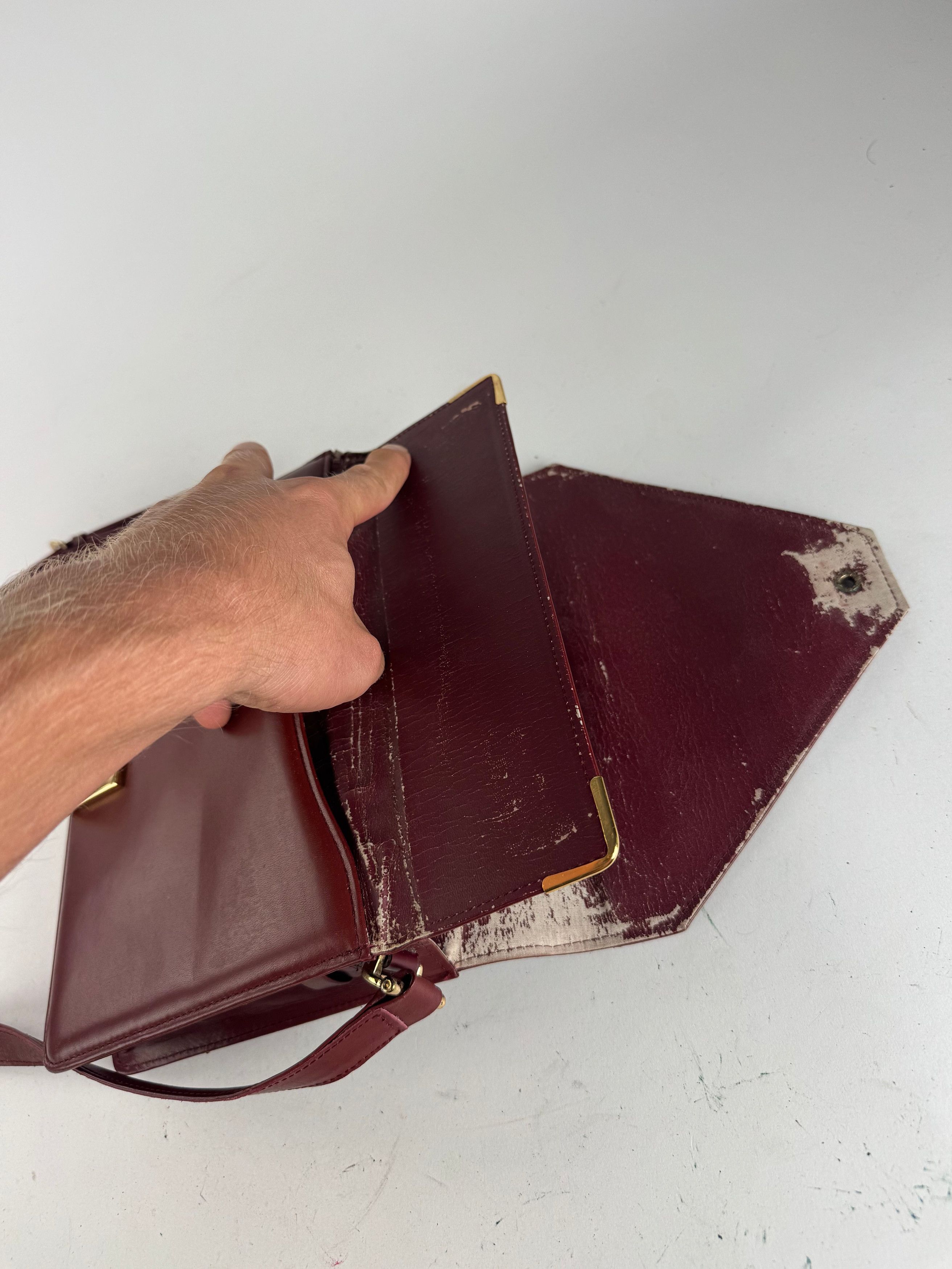 Cartier Vintage Crossbody Leather Bag Burgundy Size ONE SIZE - 5 Thumbnail
