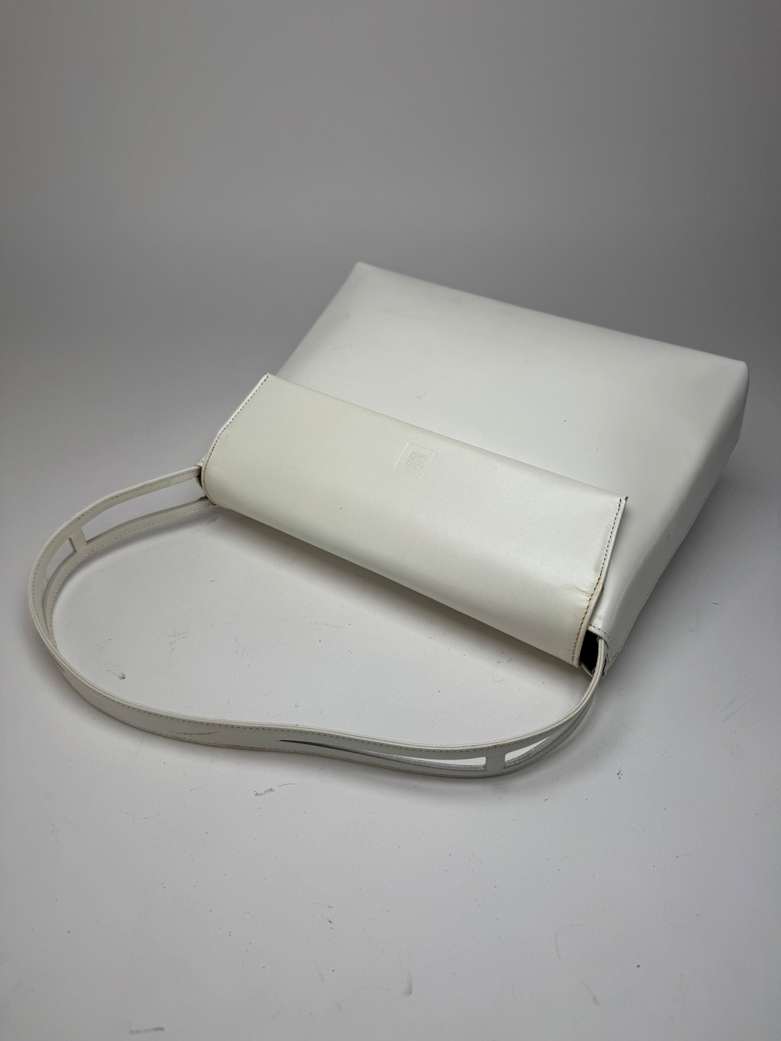 Other Vintage Givenchy Patent Leather Bag white Size ONE SIZE - 9 Thumbnail