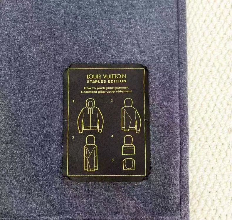 Louis Vuitton Louis Vuitton Grey Logo Zip Hoodie Size US S / EU 44-46 / 1 - 5 Thumbnail