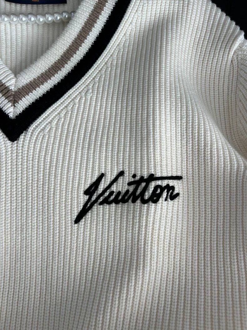 Louis Vuitton Louis Vuitton Preppy Style V-Neck Sweater Size US M / EU 48-50 / 2 - 4 Thumbnail