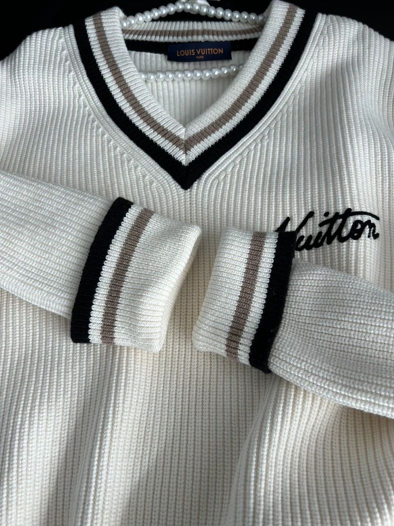 Louis Vuitton Louis Vuitton Preppy Style V-Neck Sweater Size US M / EU 48-50 / 2 - 5 Thumbnail