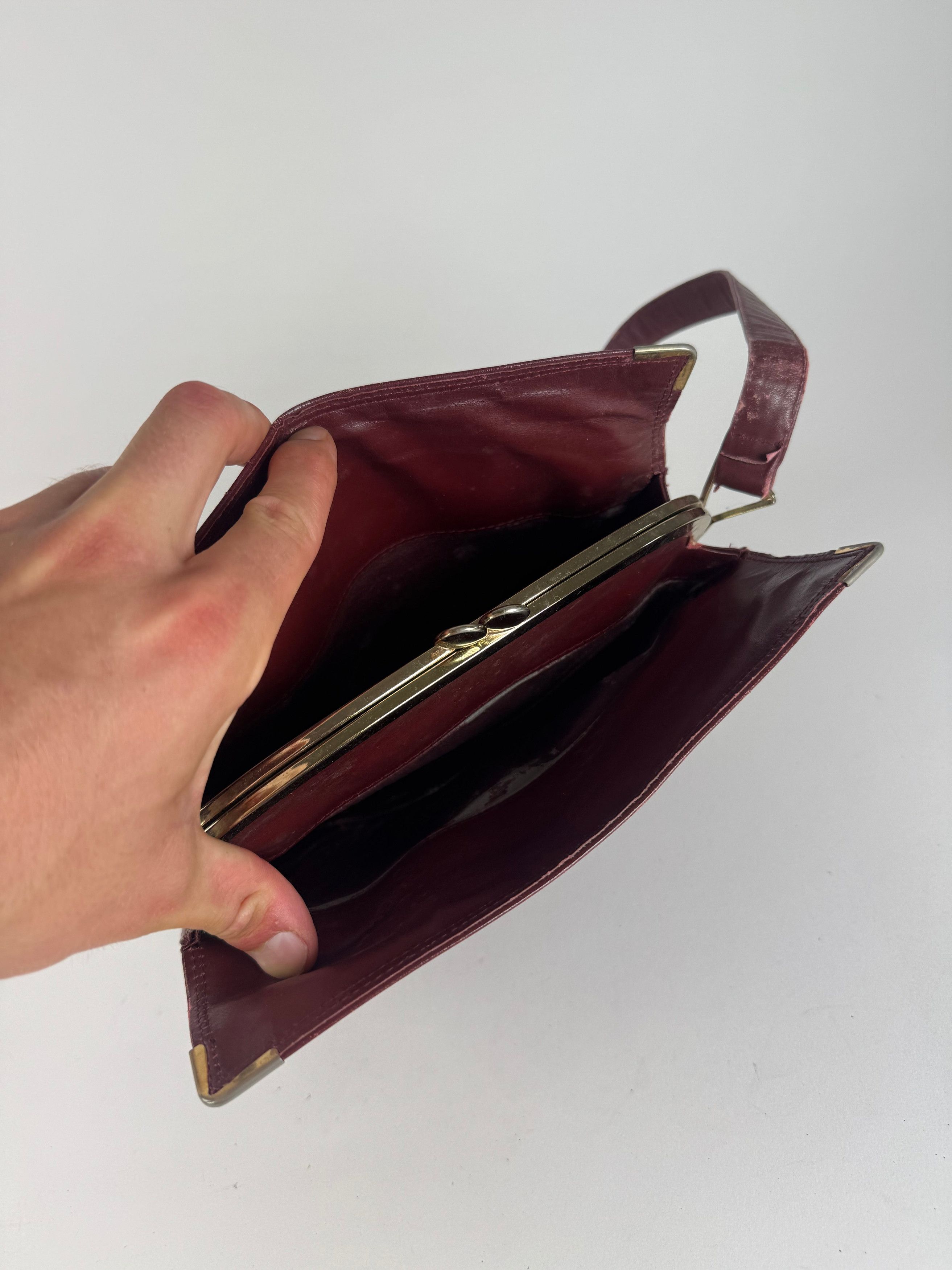 Cartier Vintage Leather Shoulder Bag Burgundy Size ONE SIZE - 3 Thumbnail
