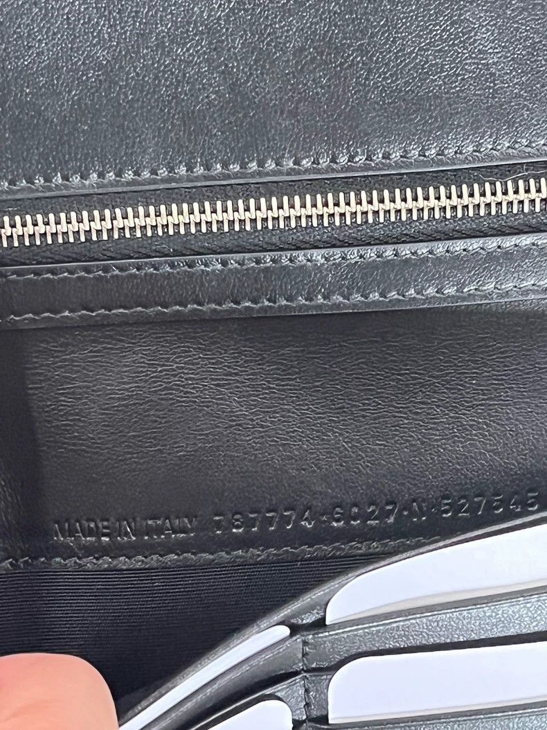 Balenciaga Balenciaga Passport Leather Logo Embossed Case-yf Size ONE SIZE - 7 Thumbnail