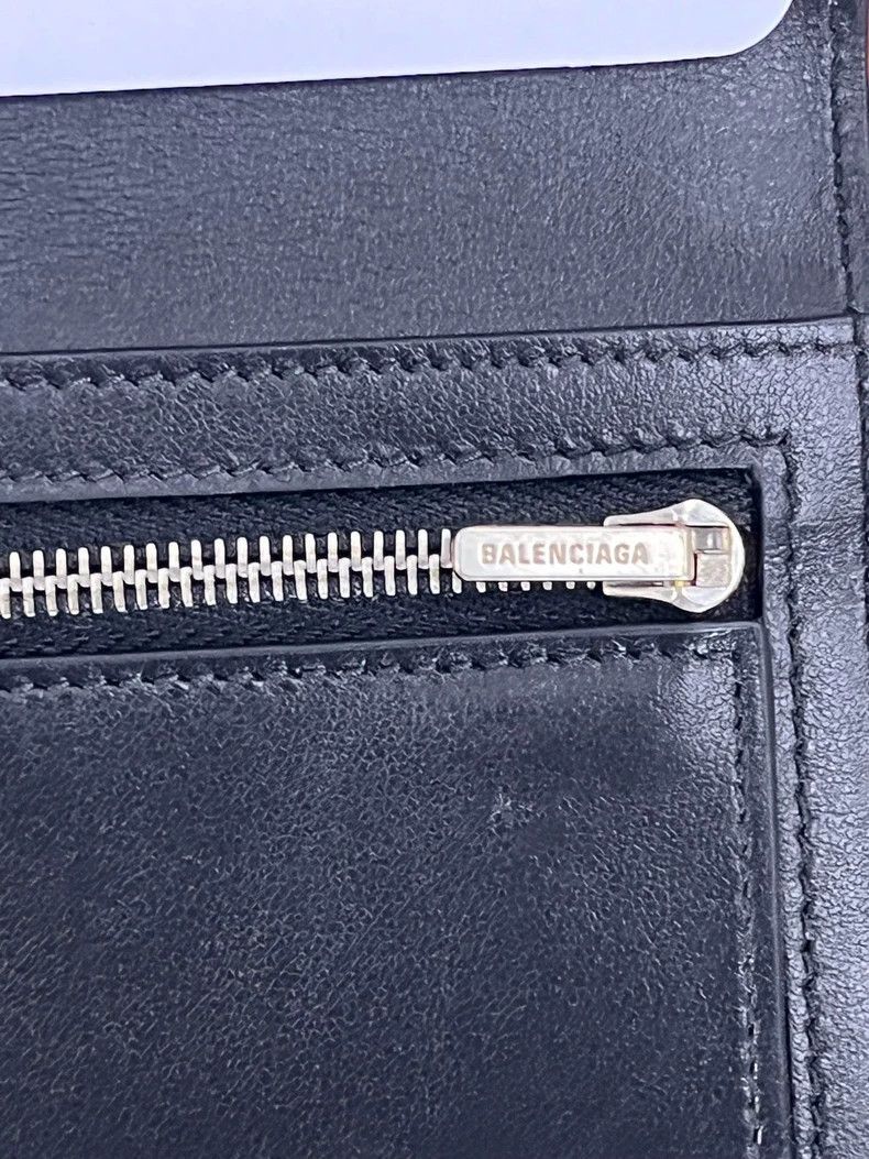 Balenciaga Balenciaga Passport Leather Logo Embossed Case-yf Size ONE SIZE - 6 Thumbnail